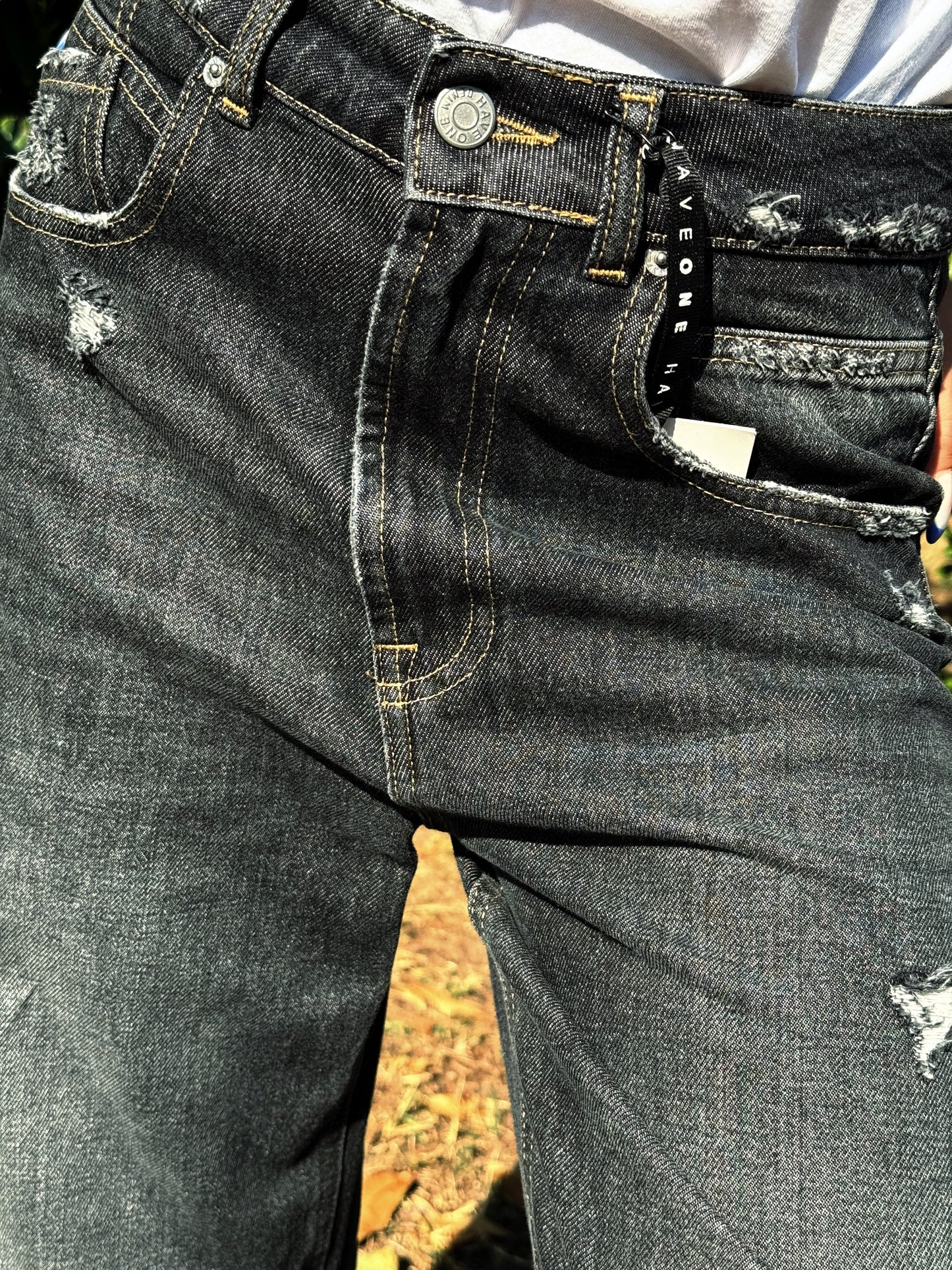 “JEANS MODELLO BARBARA DENIM NERO” have one
