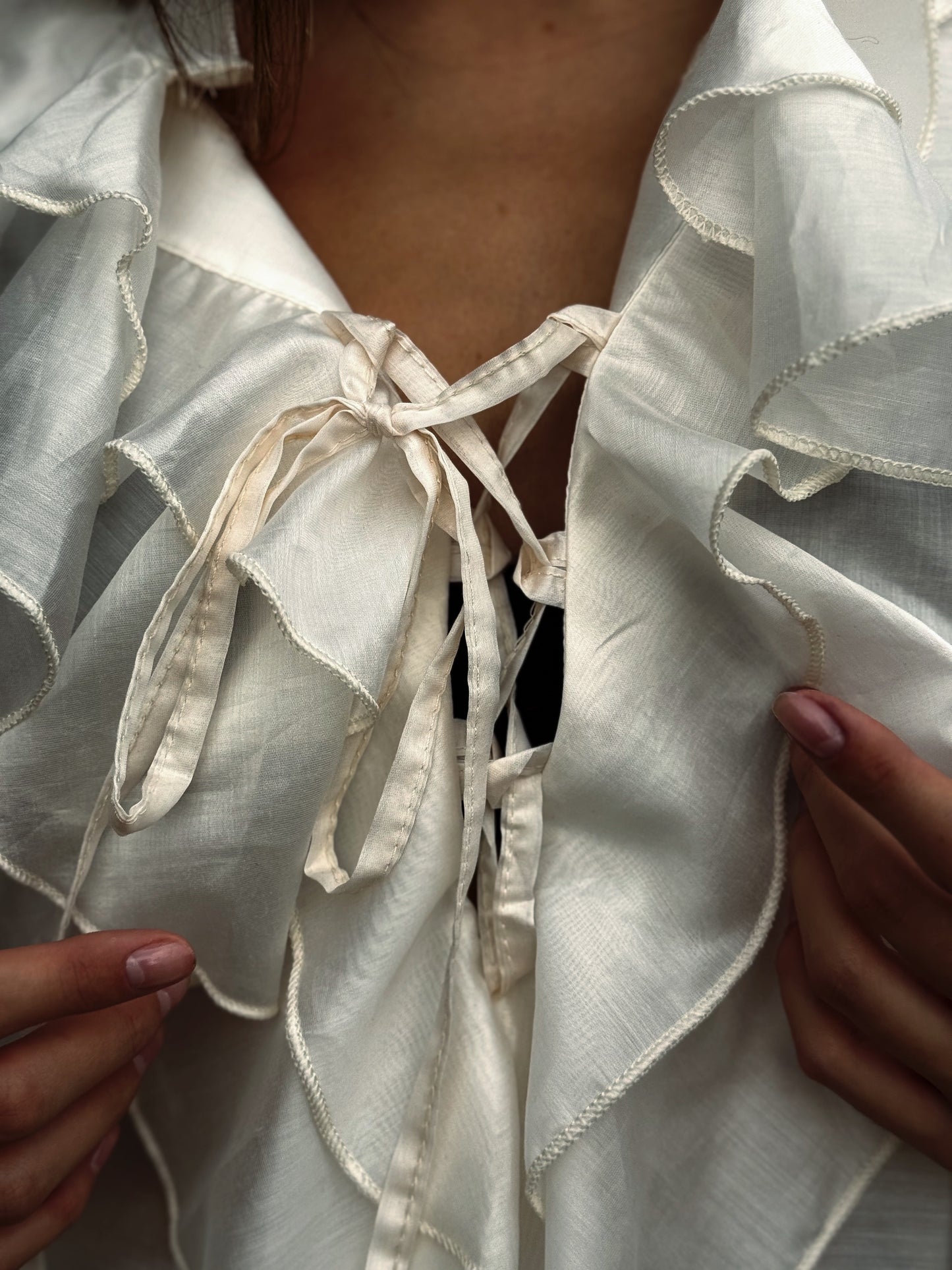 "CAMICIA CON BRACCIALI" Have one