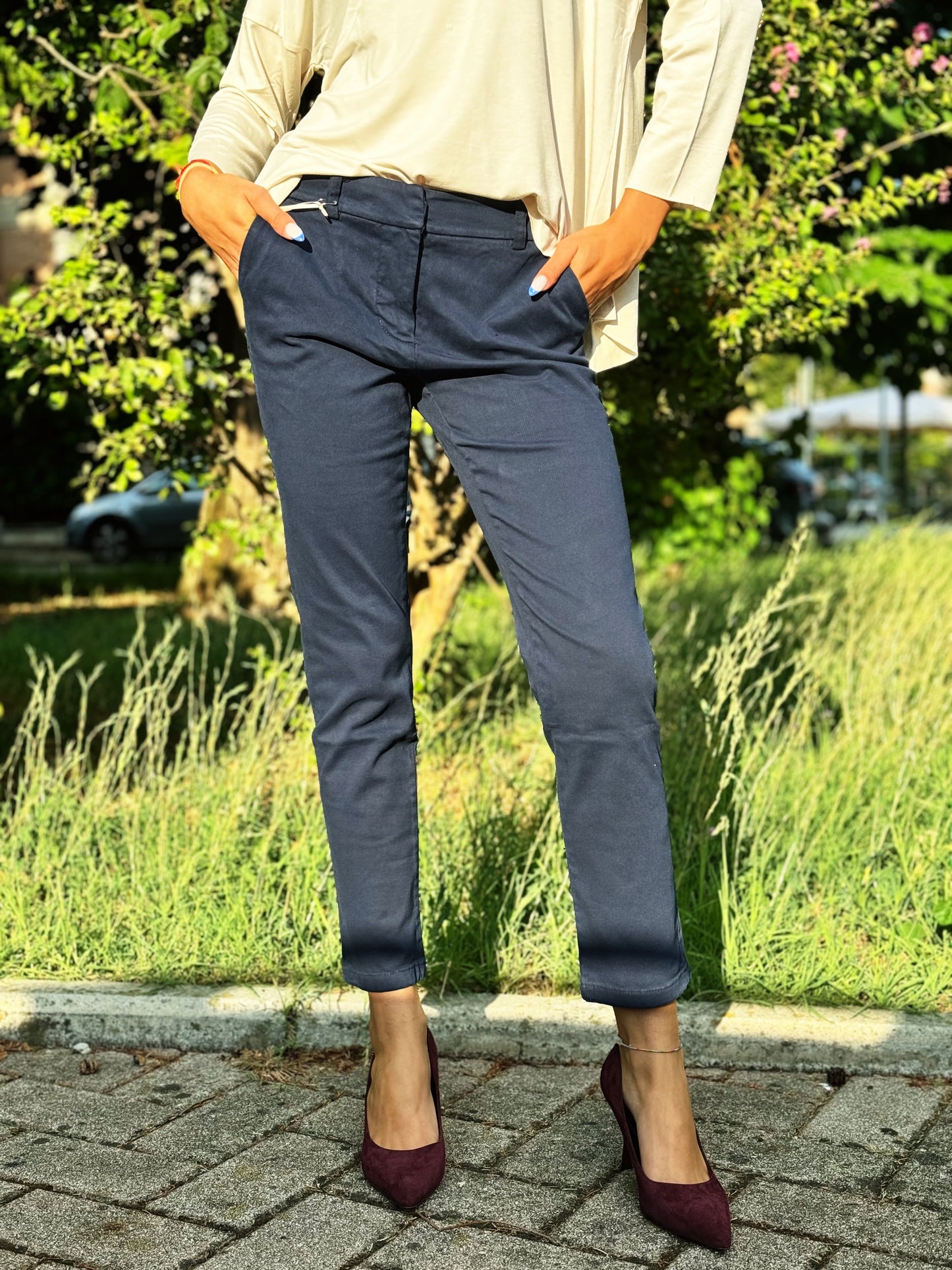“PANTALONE MODELLO CHINO” kontatto
