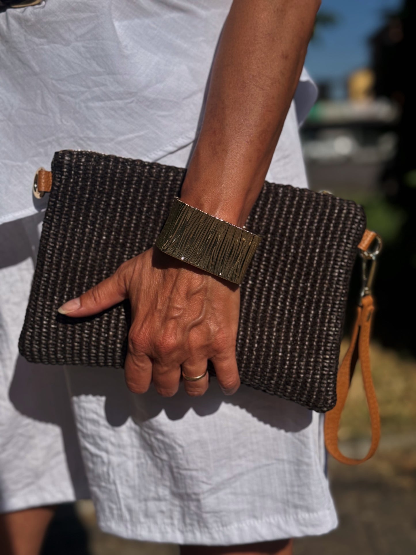"POCHETTE CON TRACOLLA"