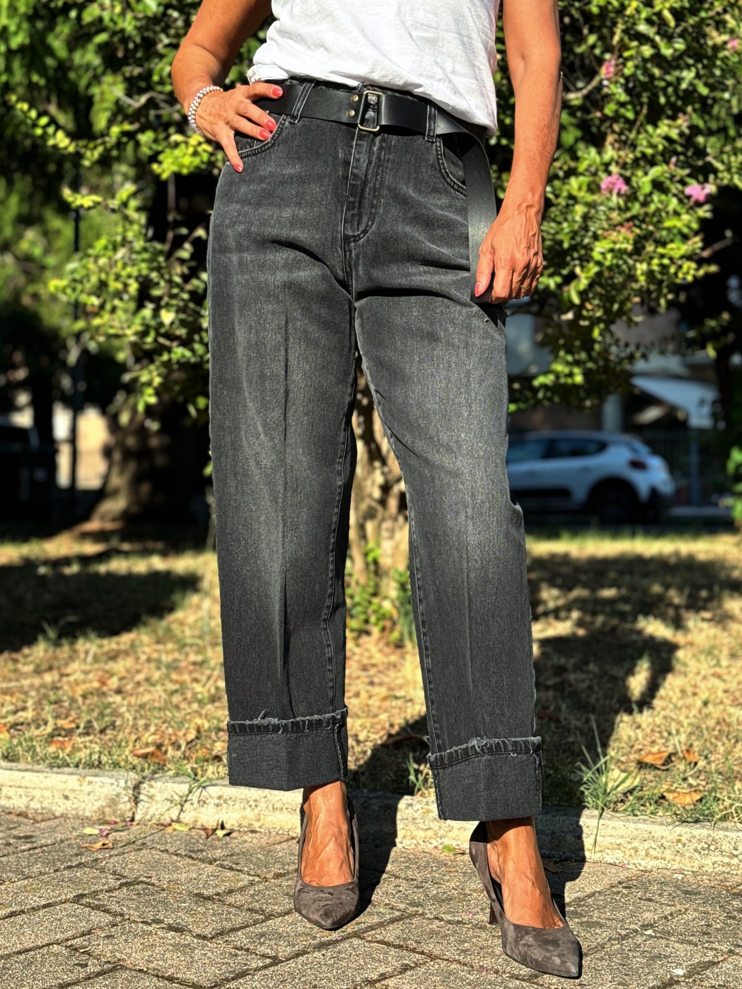 “JEANS MODELLO MANDY DENIM NERO” have one