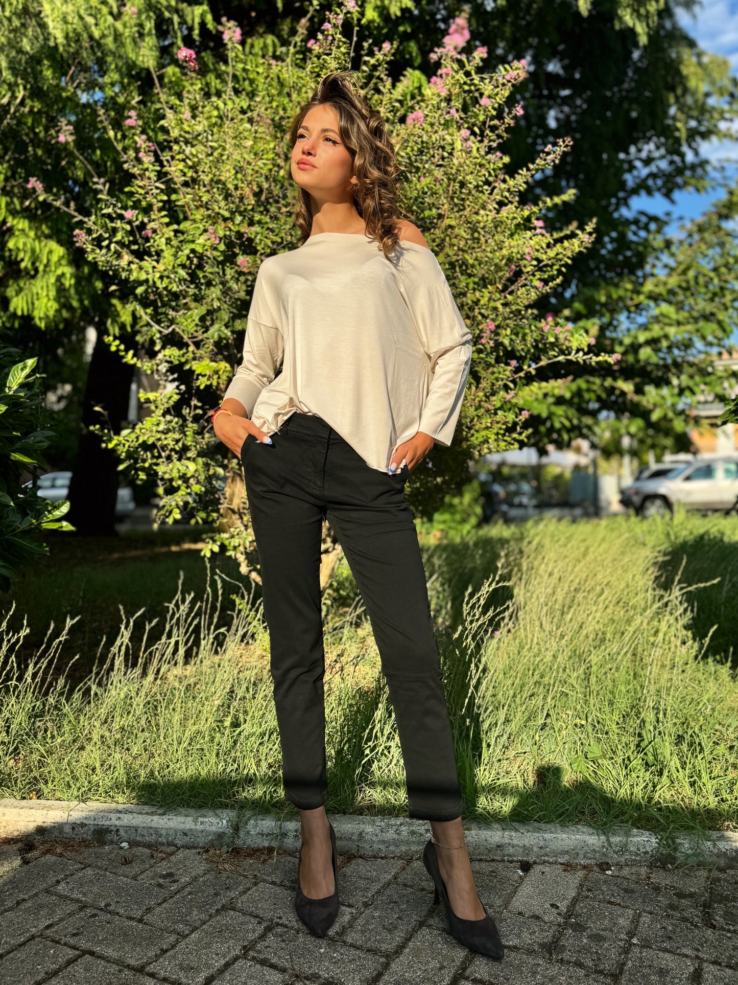 “PANTALONE MODELLO CHINO” kontatto