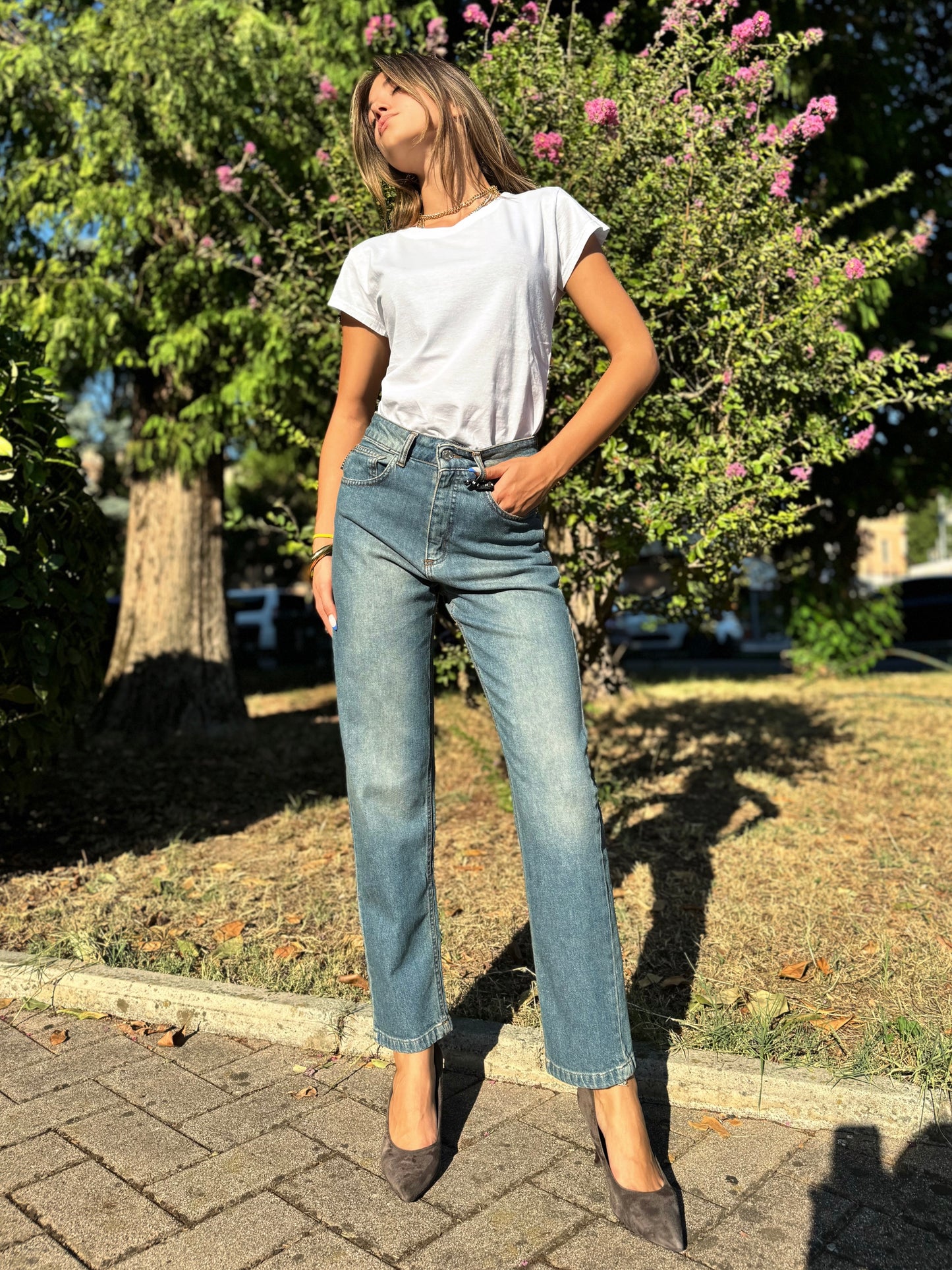 “JEANS MODELLO LOUIS DENIM” have one