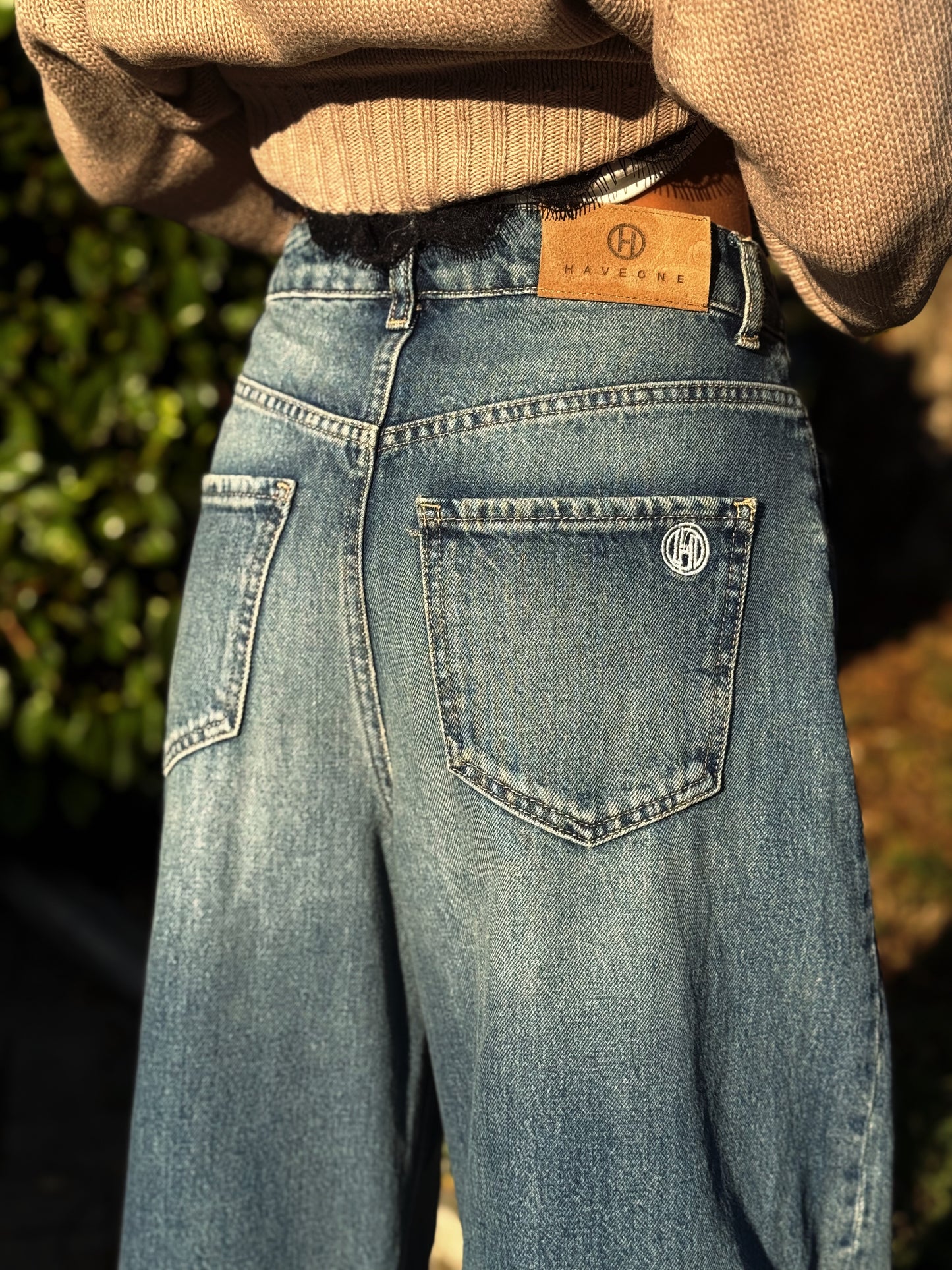 “JEANS MODELLO BARBARA DENIM” Have one