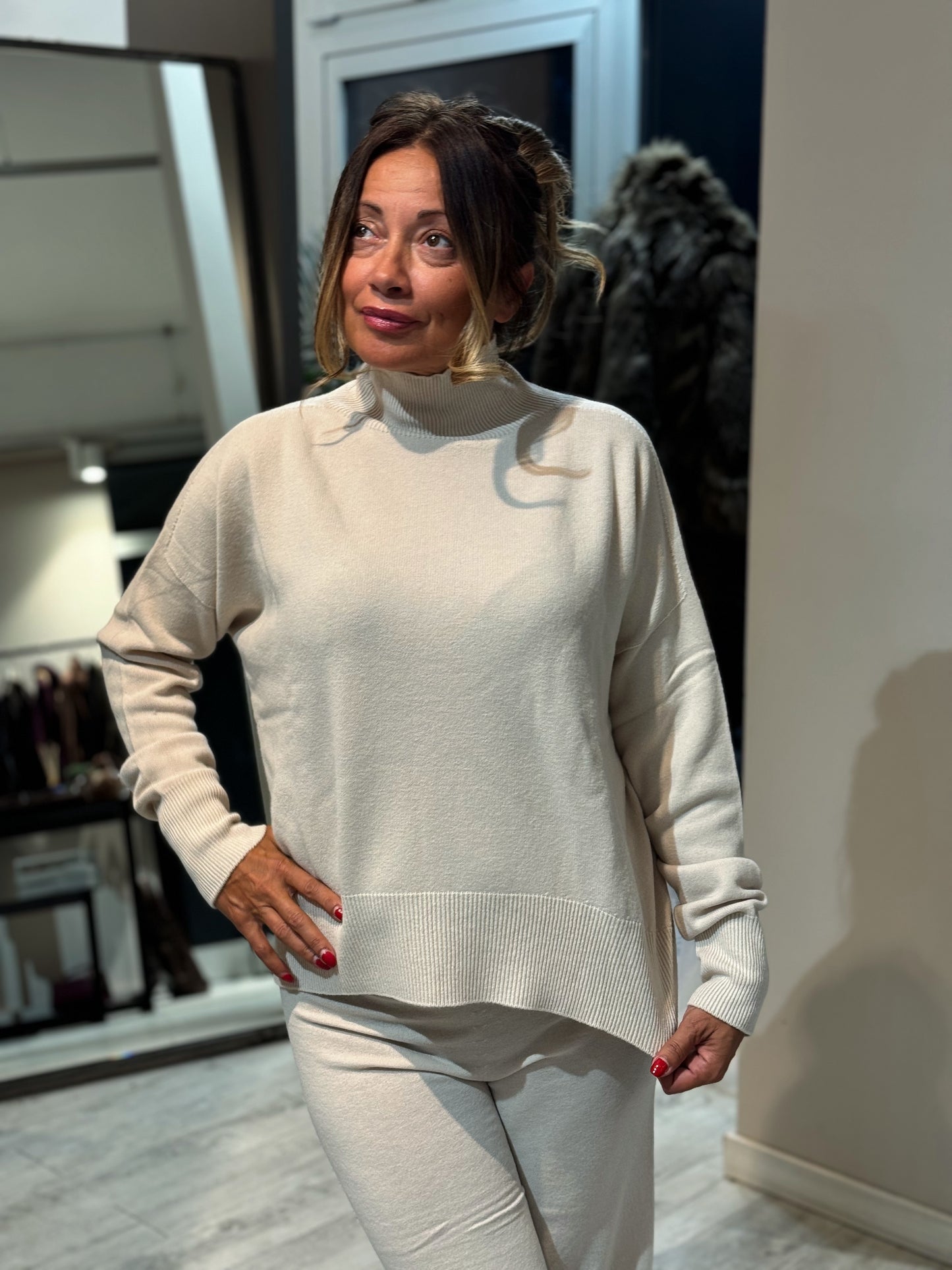 “PANTALONE PALAZZO LANA” Kontatto