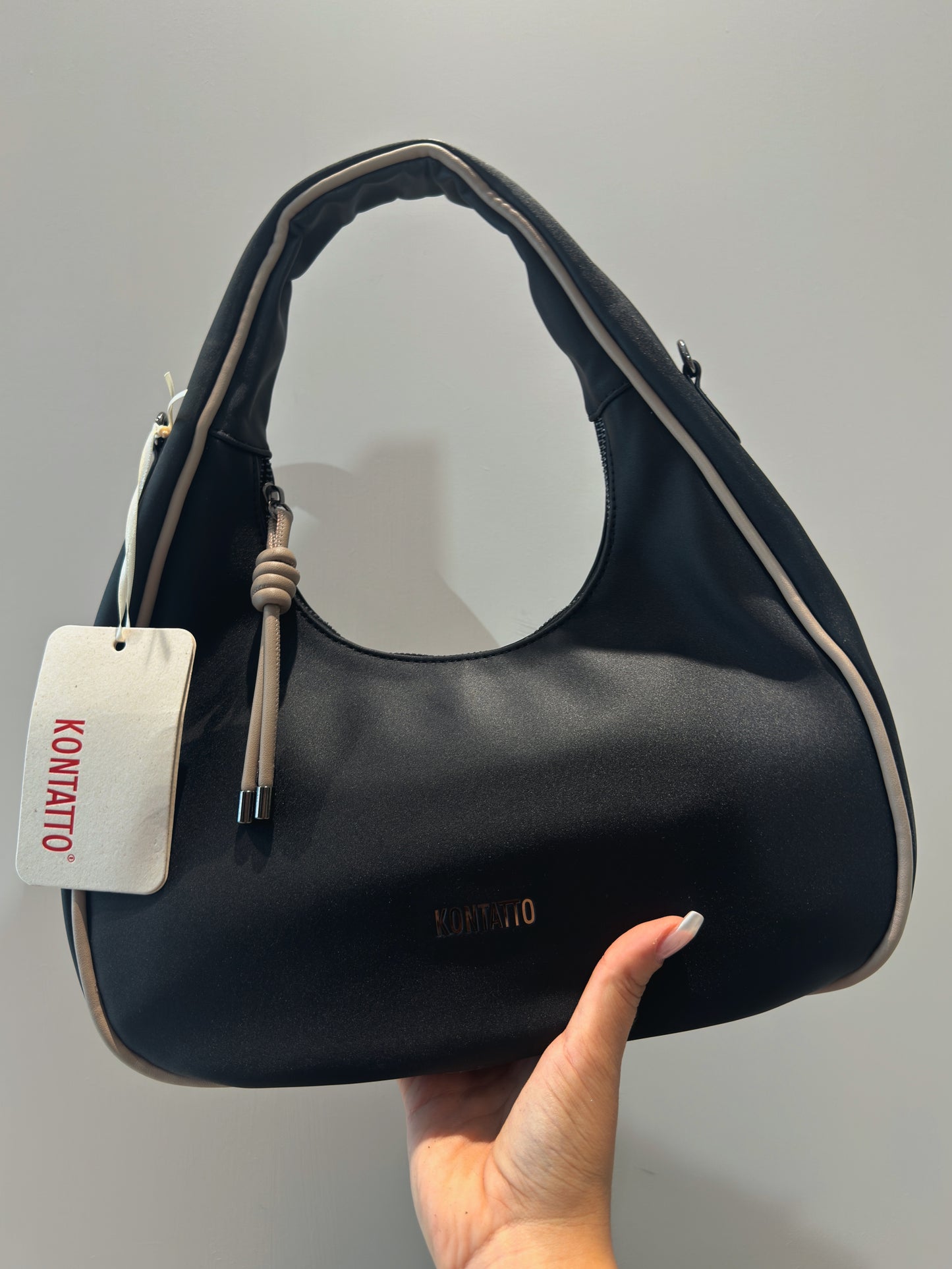 “BORSA CON TRACOLLA” Kontatto