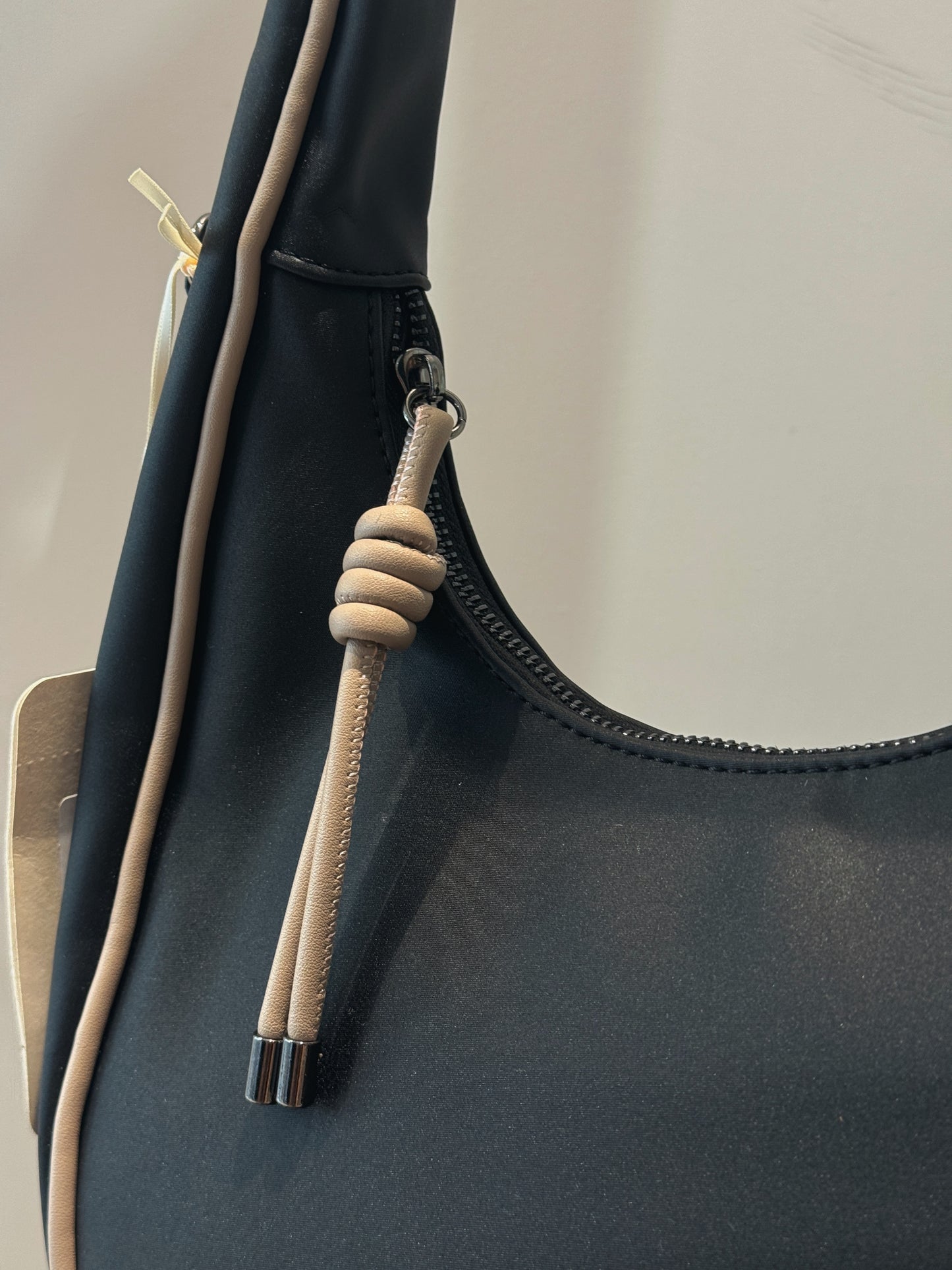 “BORSA CON TRACOLLA” Kontatto