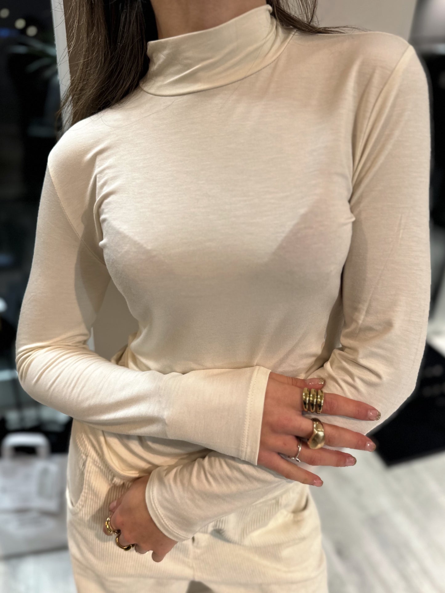 “CACHEMIRINA COLLO CRATERE” Kontatto