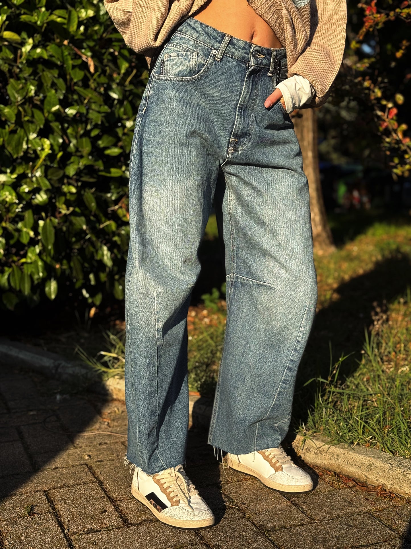 “JEANS MODELLO BARBARA DENIM” Have one