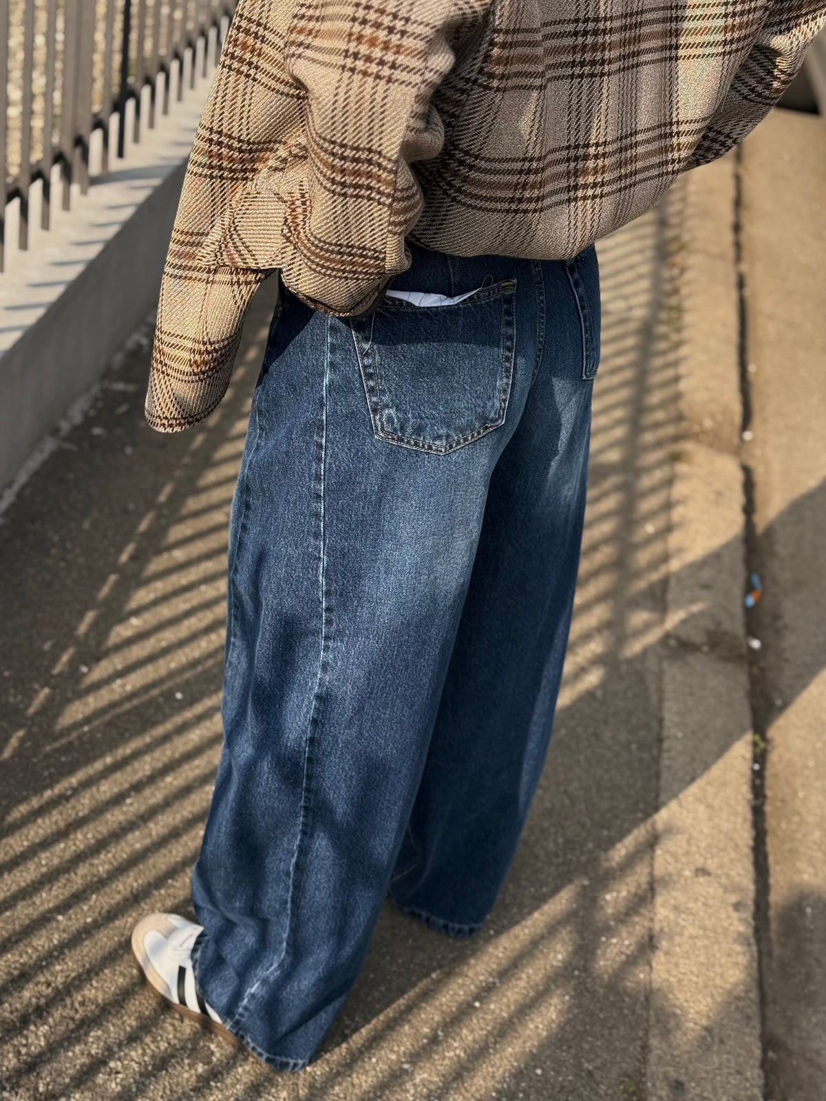 “JEANS MODELLO LUCY DENIM” Have one