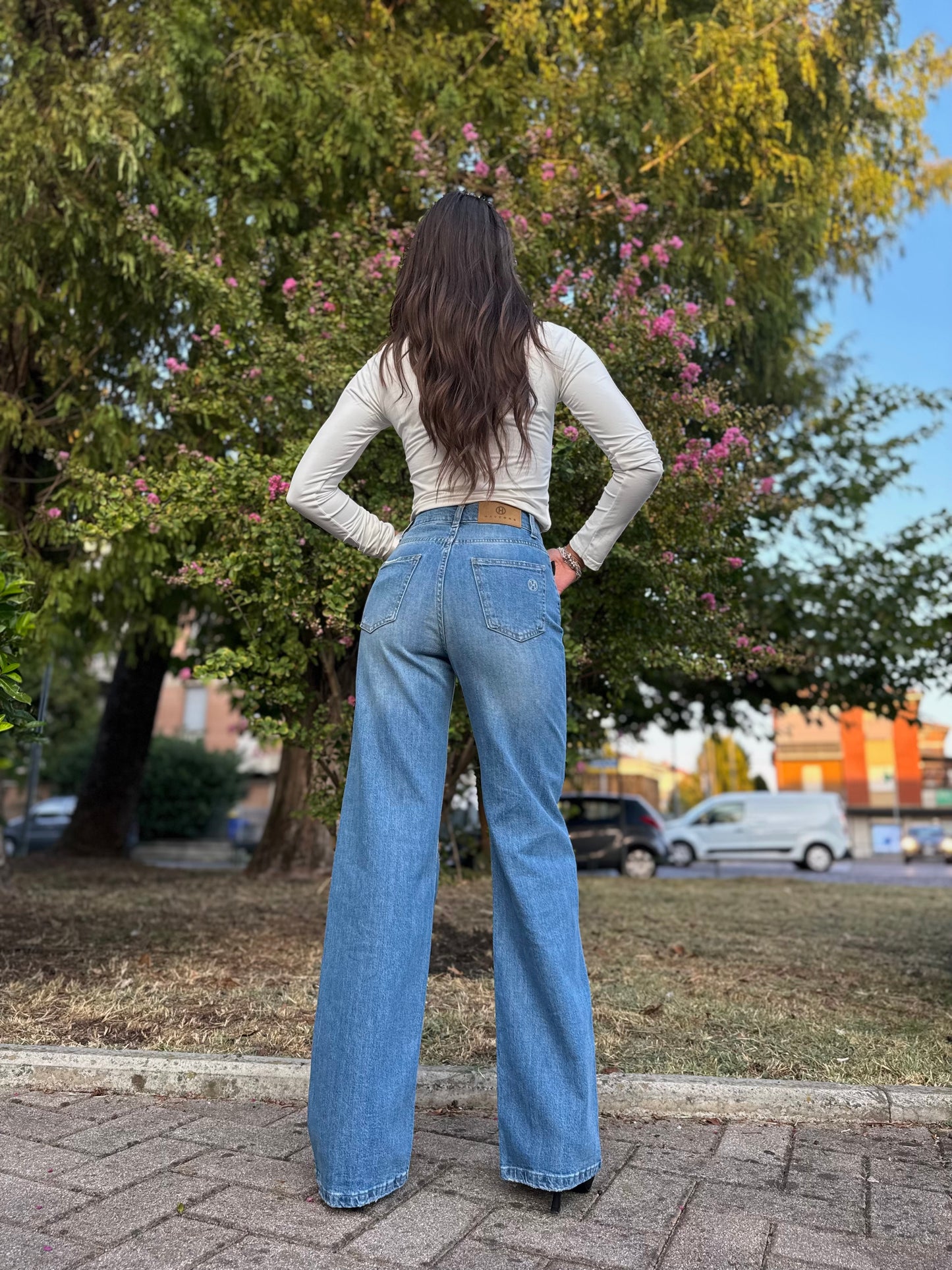 “JEANS MODELLO LONDON CHIARO” Have one
