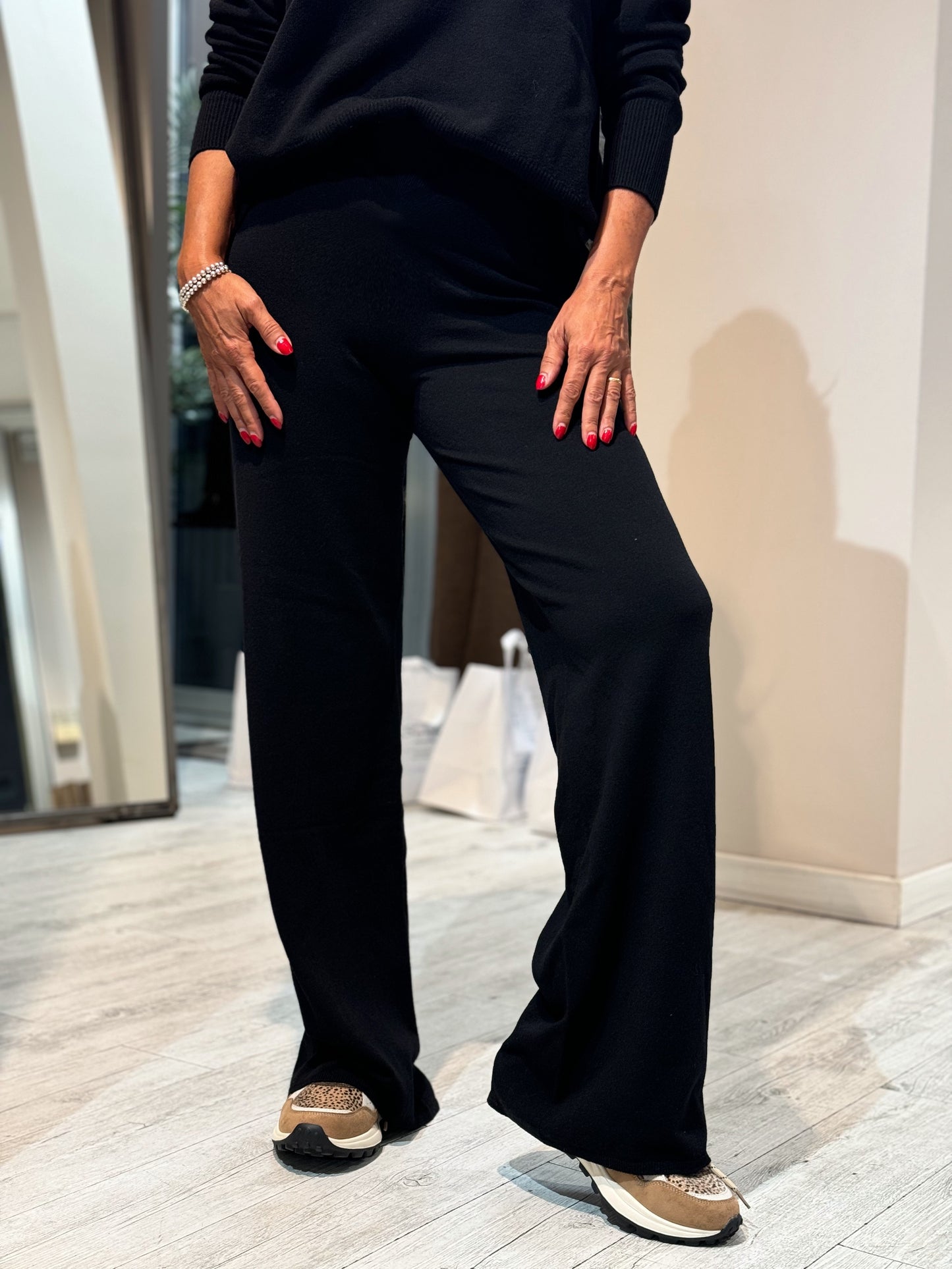 “PANTALONE PALAZZO LANA” Kontatto