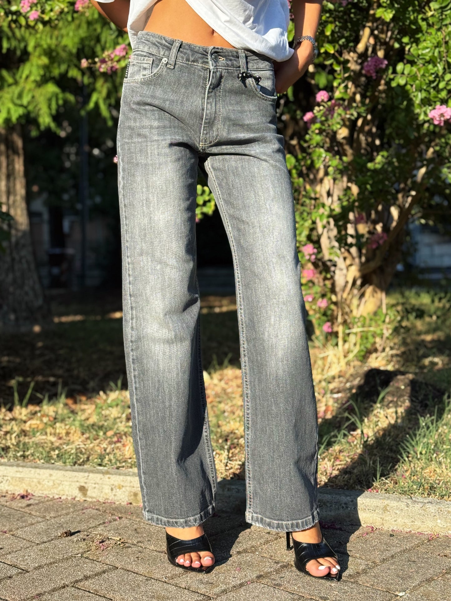 “JEANS MODELLO BENNY GREY” Have one