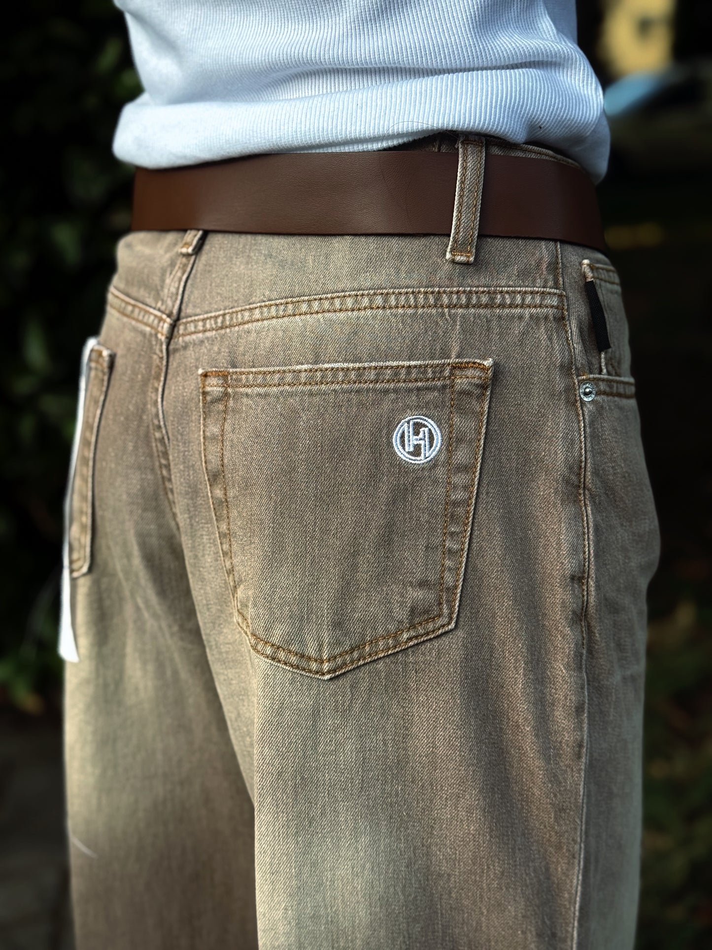 “PANTALONE MANDY CARAMEL” have one