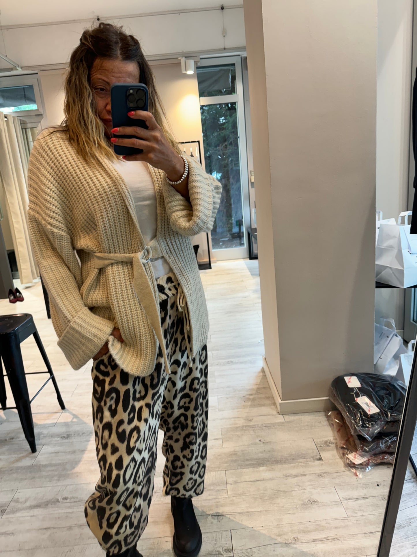 “CARDIGAN CON CINTURA” kontatto