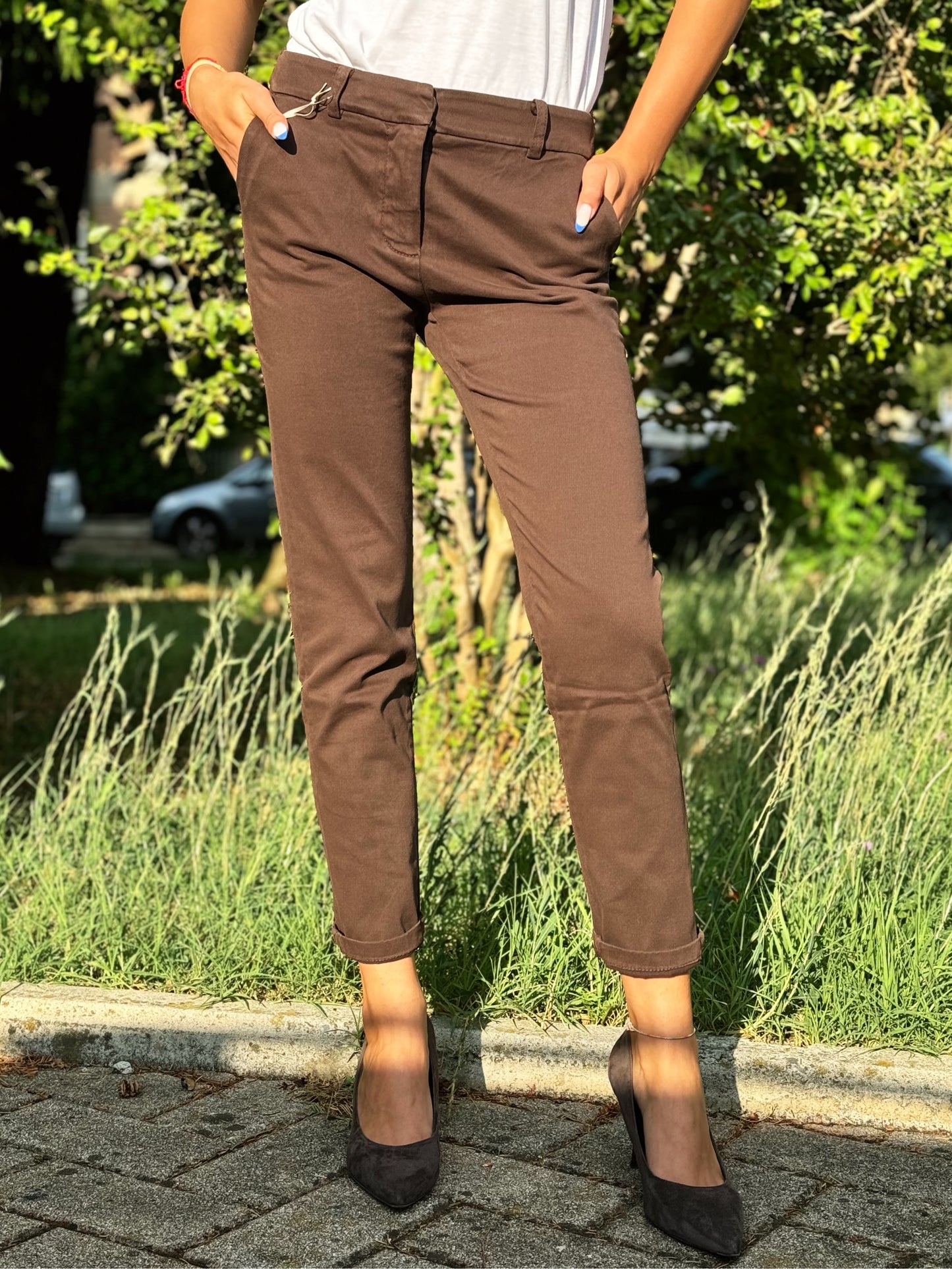 “PANTALONE MODELLO CHINO” kontatto