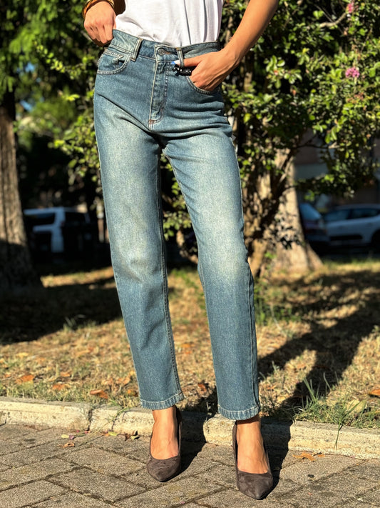 “JEANS MODELLO LOUIS DENIM” have one