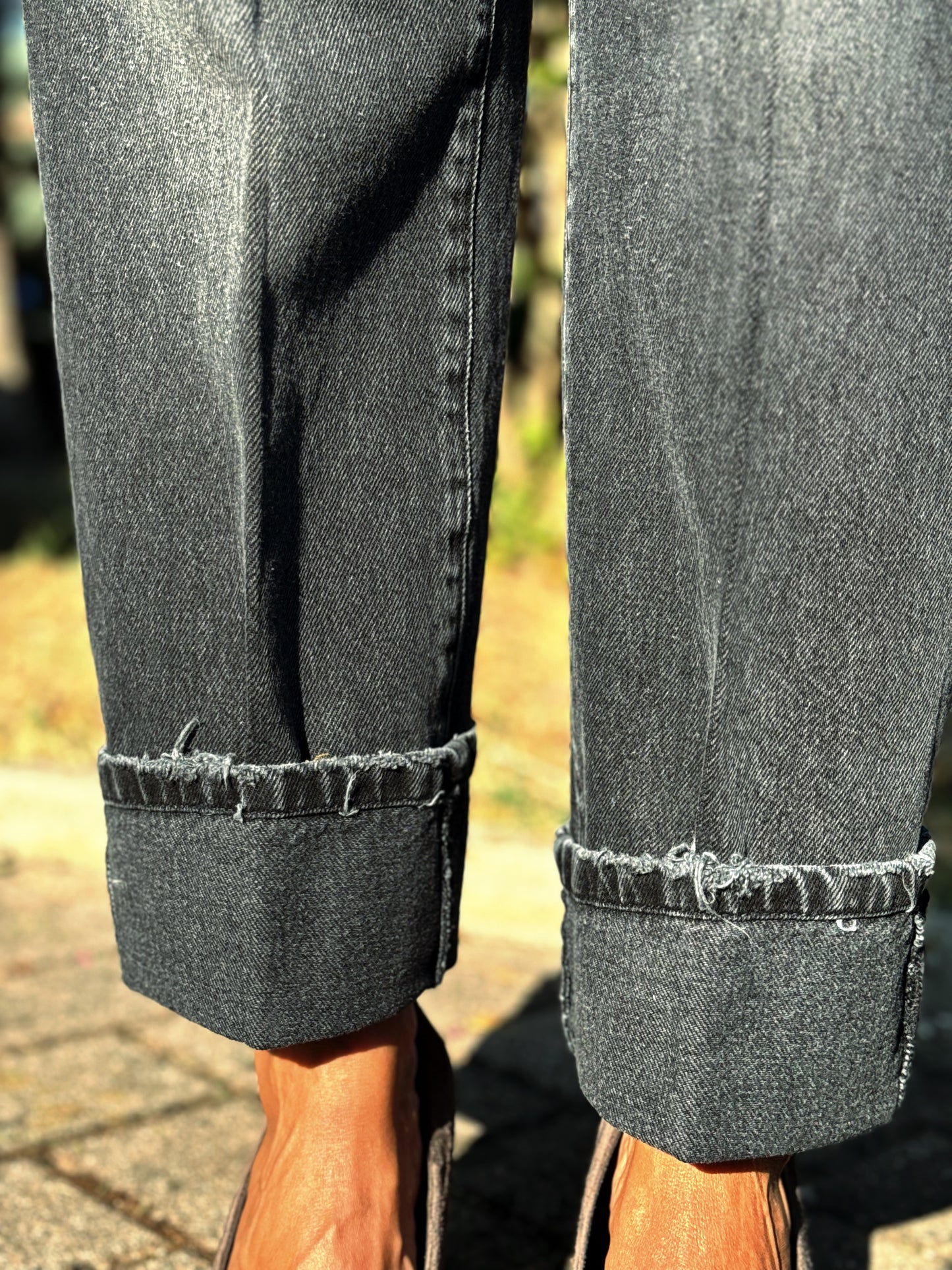 “JEANS MODELLO MANDY DENIM NERO” have one