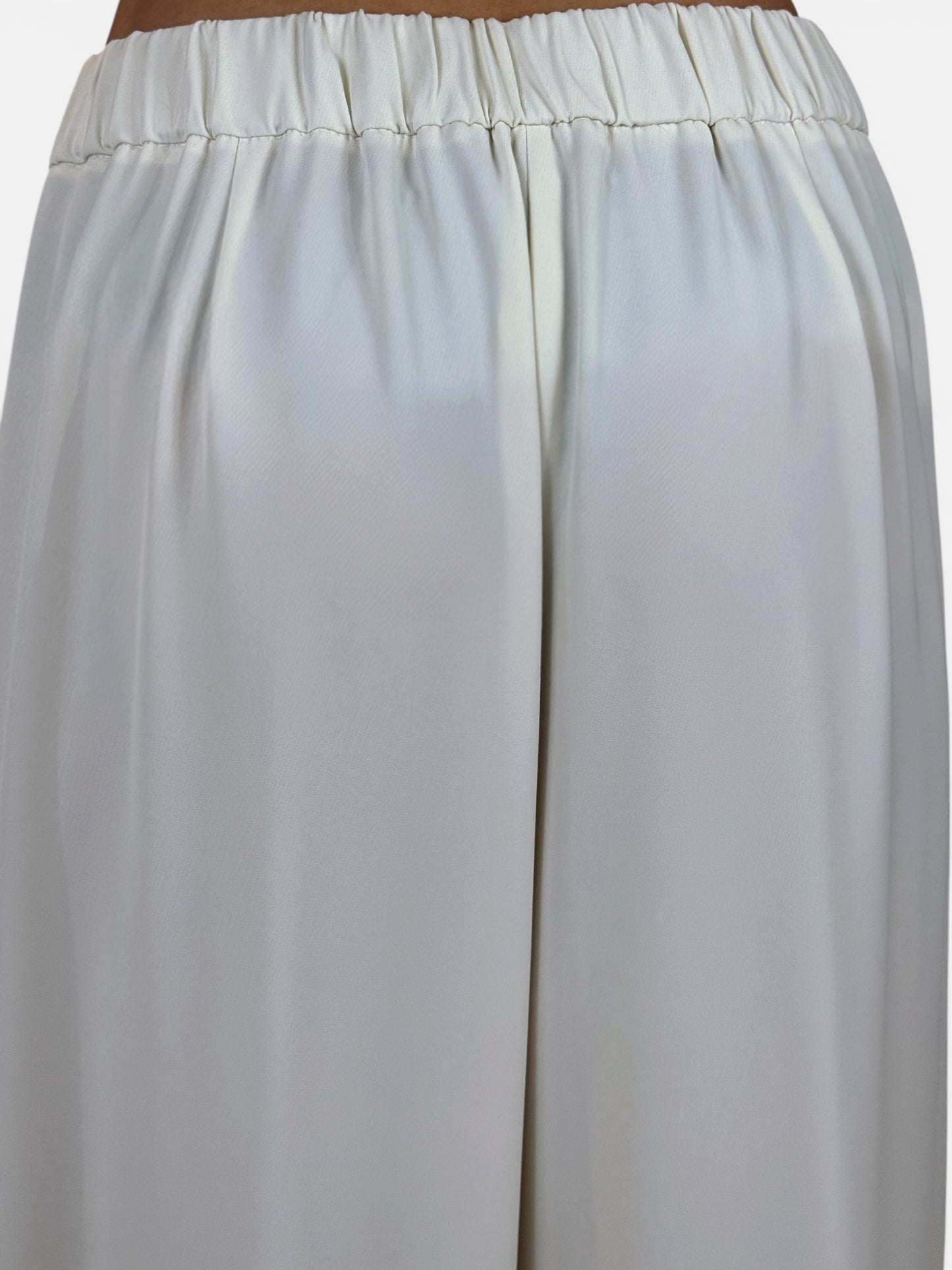 “PANTALONE CON PINCES”