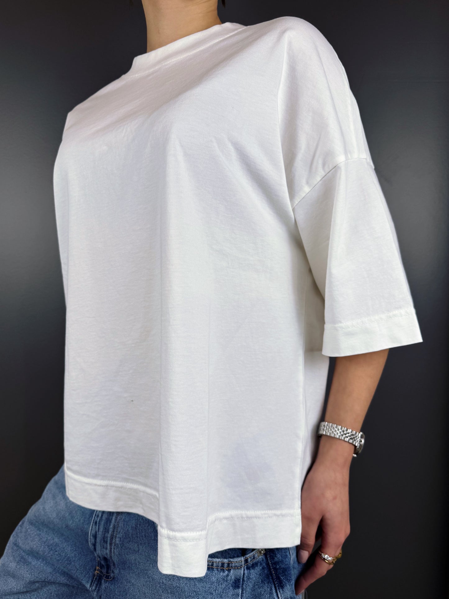 “T-SHIRT GIROCOLLO” have one