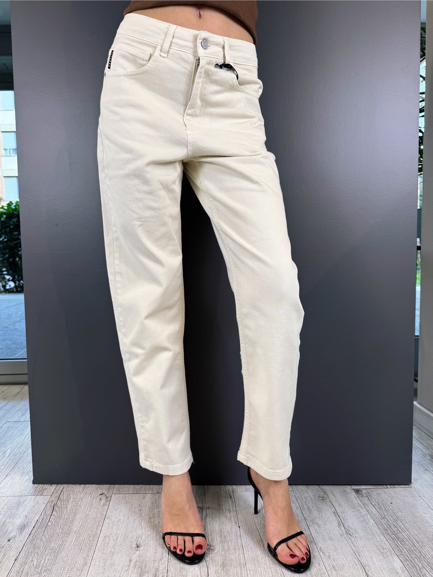 “JEANS MODELLO LOUIS” have one