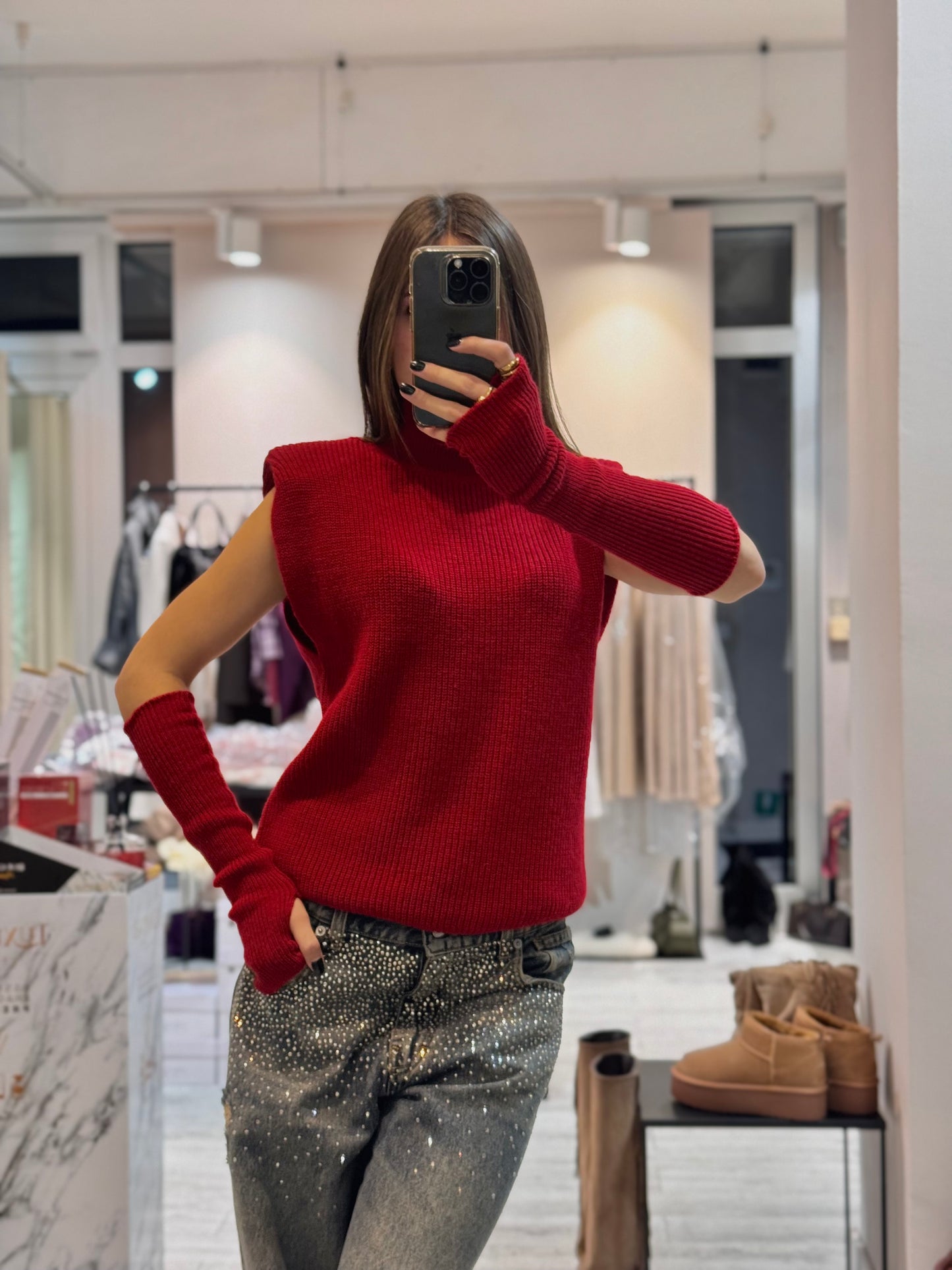 “GILET CON MANICOTTI” Kontatto