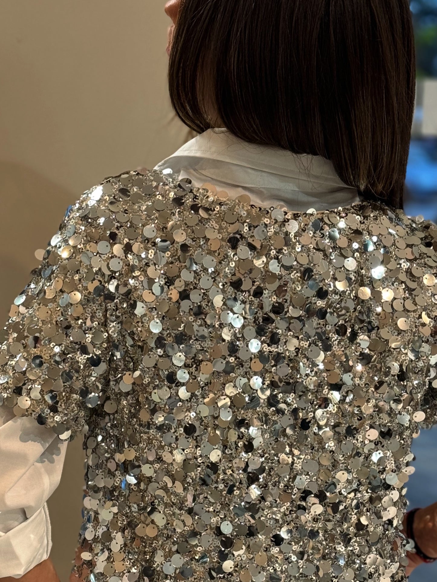 “MAGLIA IN PAILLETTES” have one