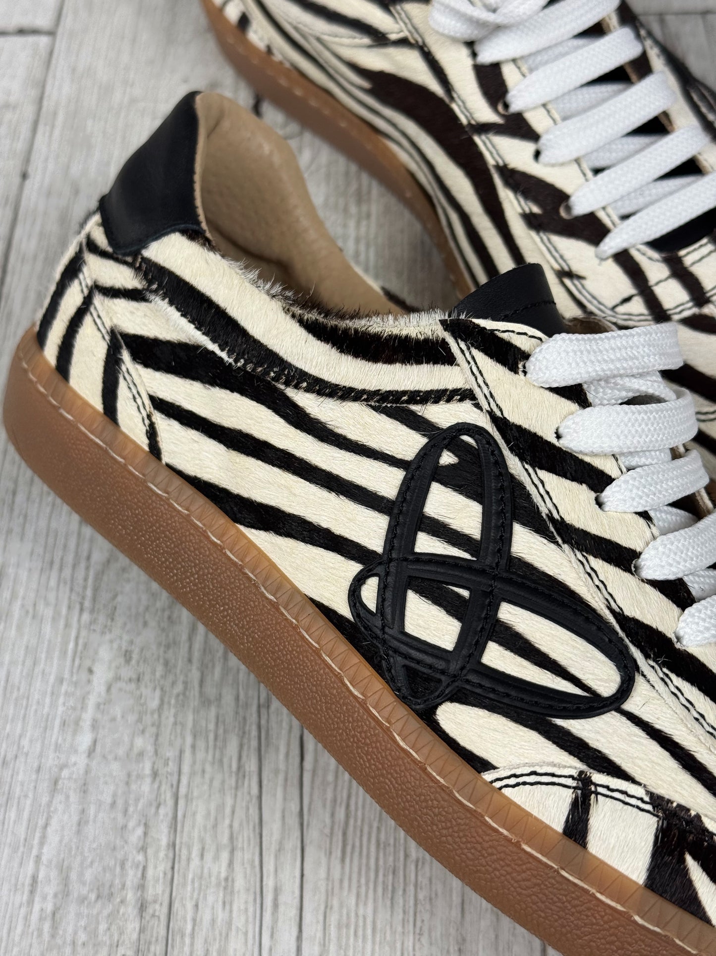 “SNEAKERS ZEBRATE” Ovyé