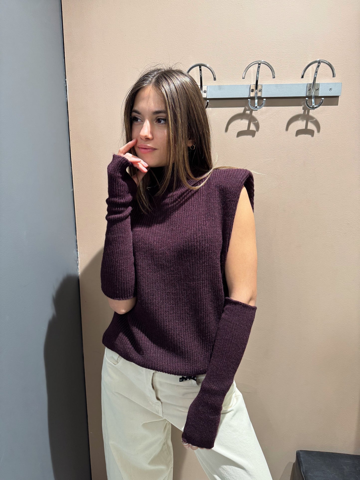 “GILET CON MANICOTTI” Kontatto