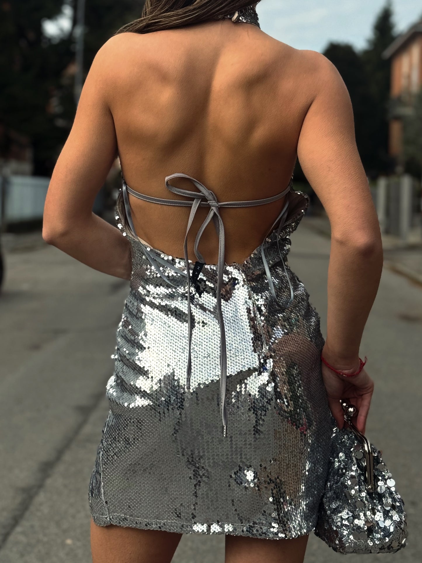 “ABITO PAILLETTES” have one