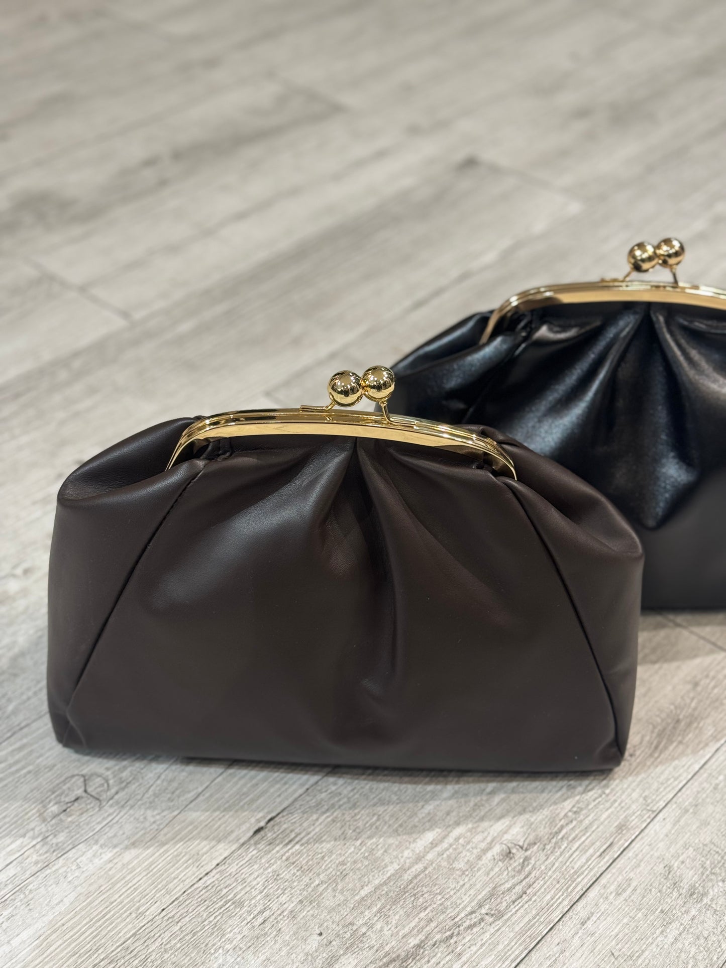 “CLUTCH IN PELLE”