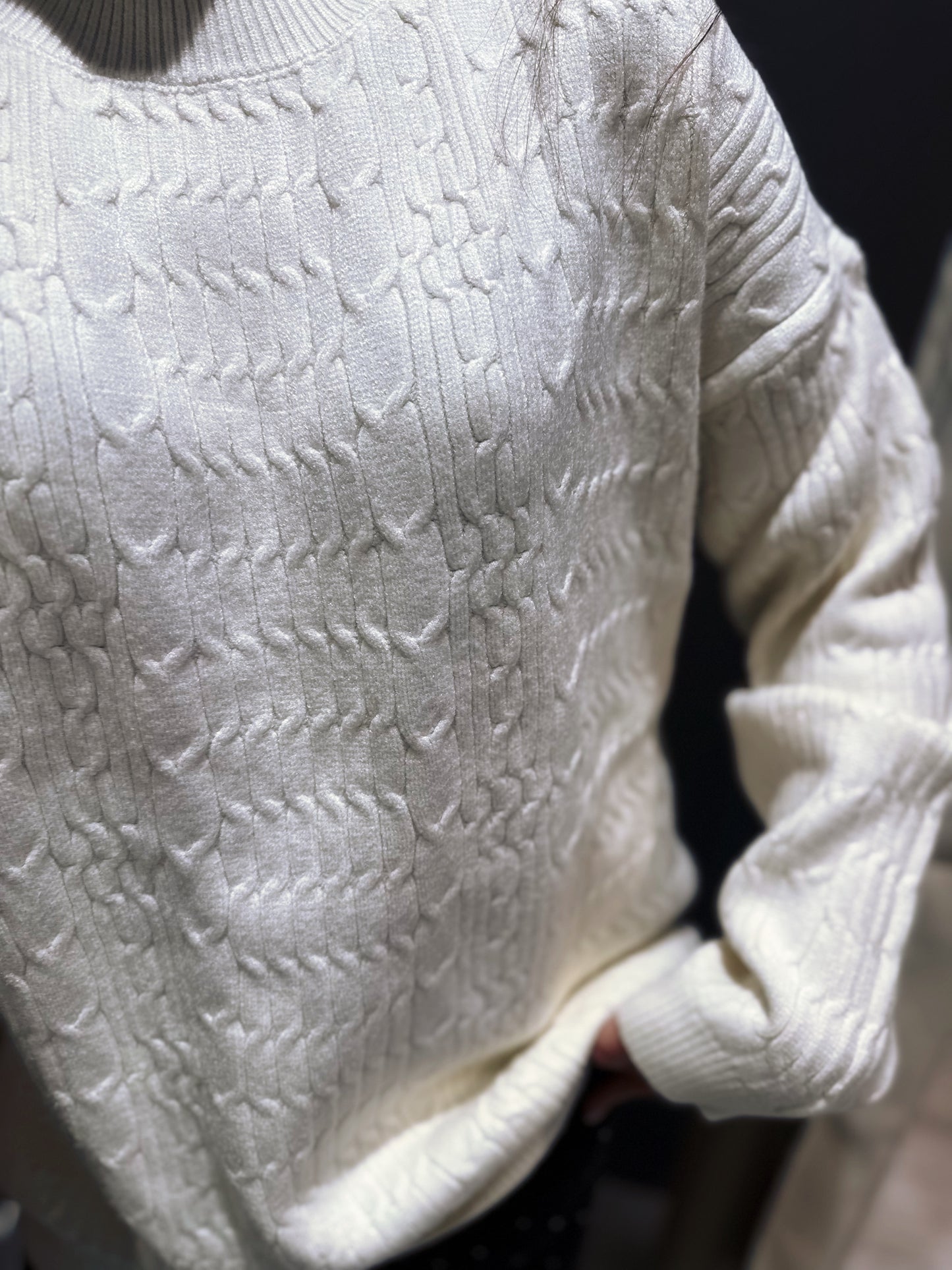 “MAXI MAGLIA TRECCE” have one