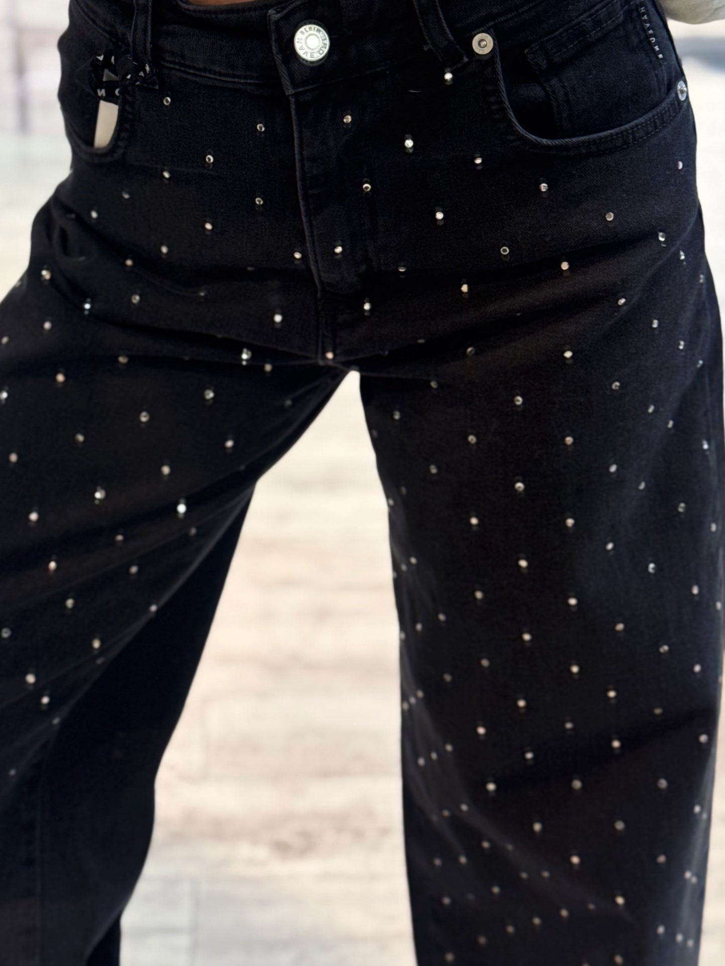 “JEANS BELLA APPLICAZIONI” Have one