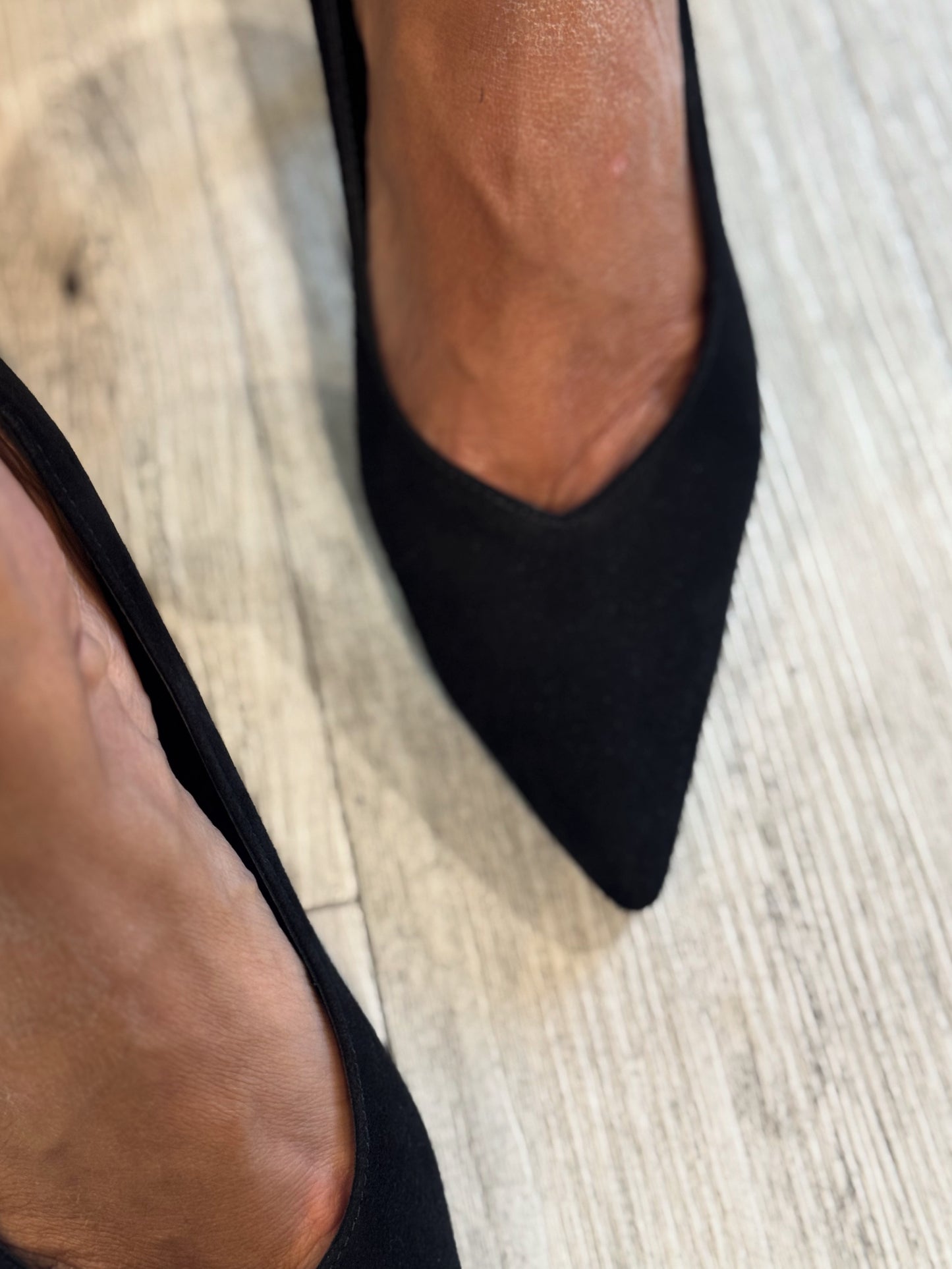 “DÉCOLLETÉ SCAMOSCIATA” Ovyè