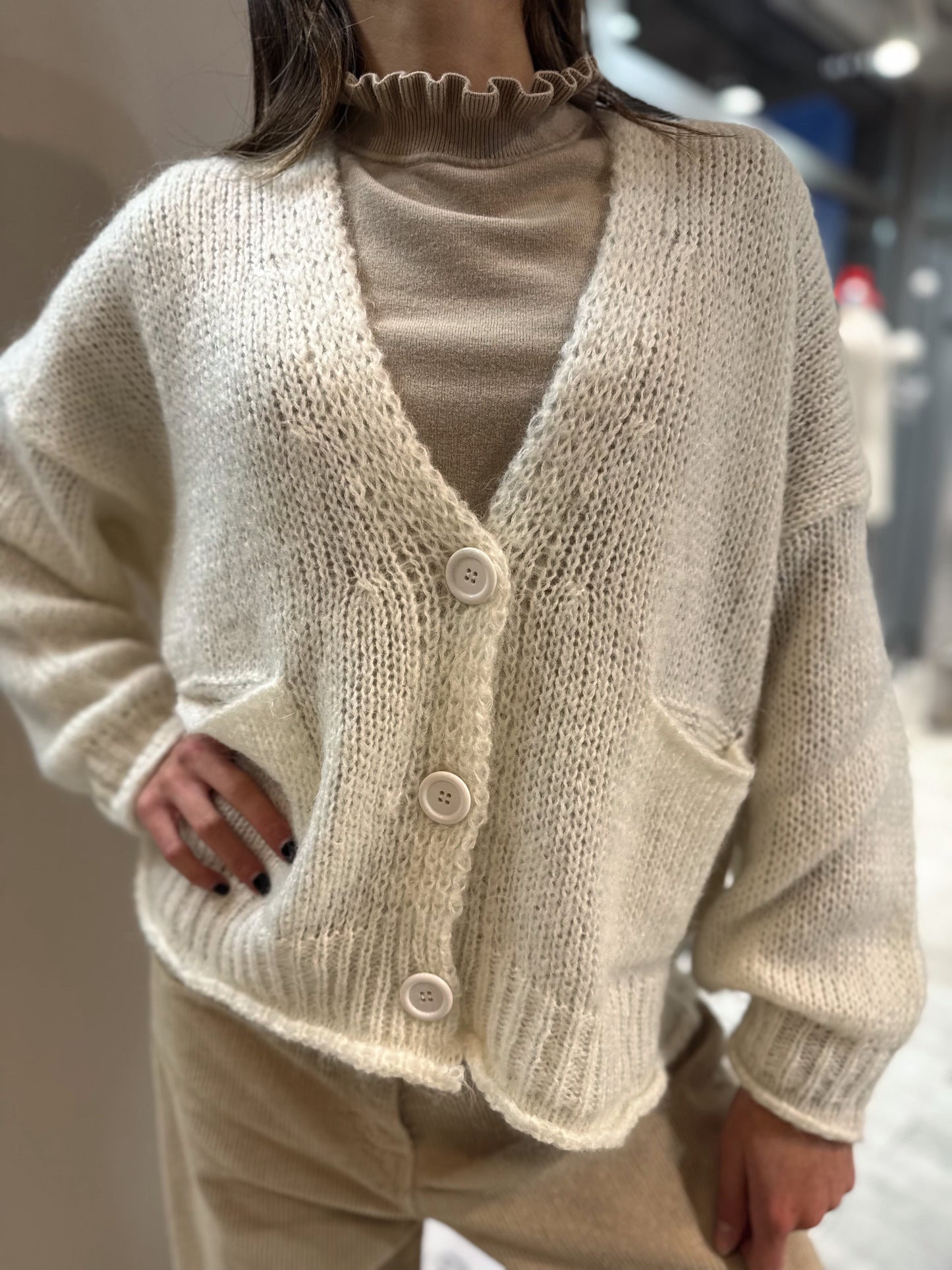 “CARDIGAN TASCHE” Kontatto