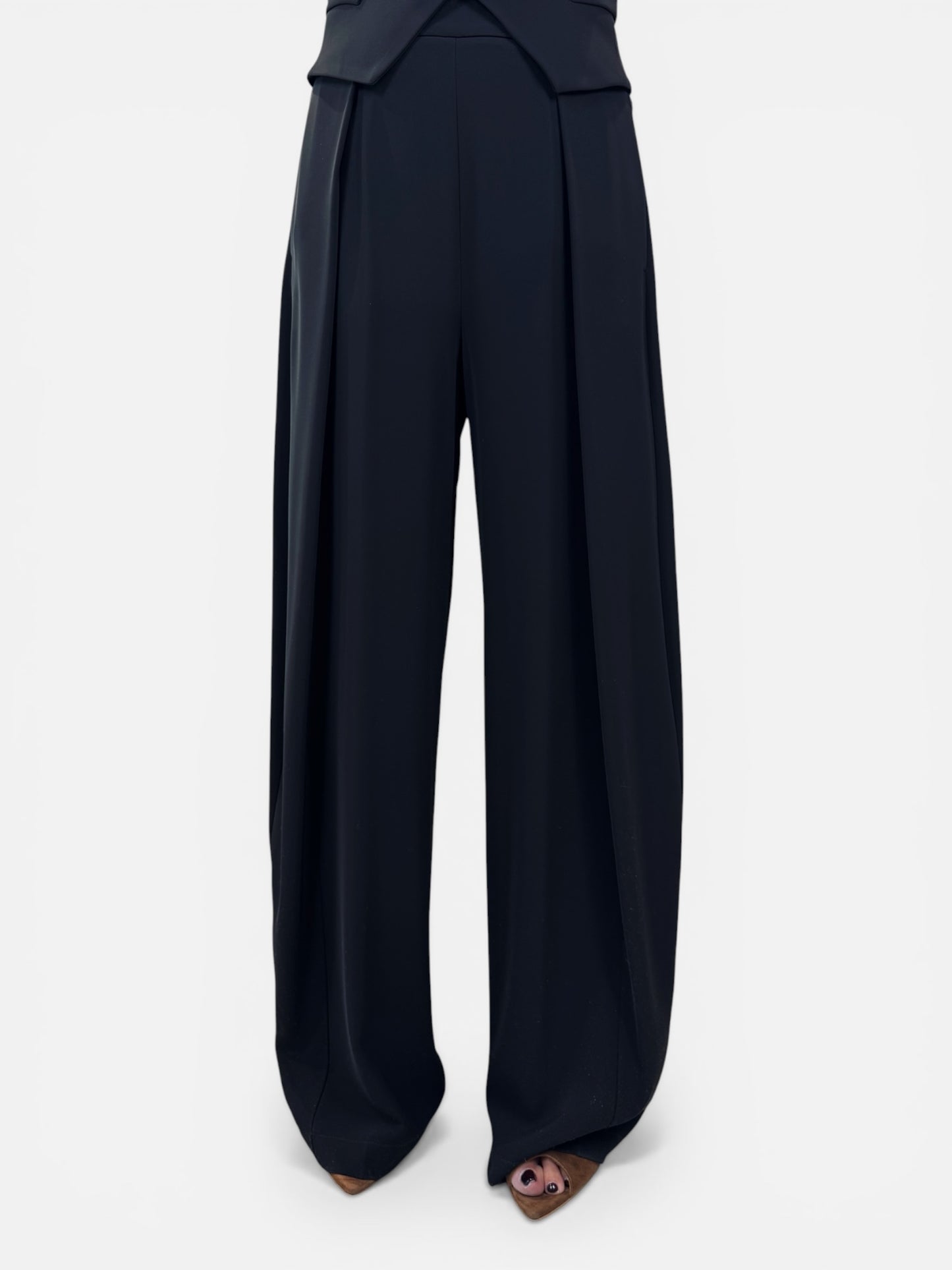 “PANTALONE CON PINCES”