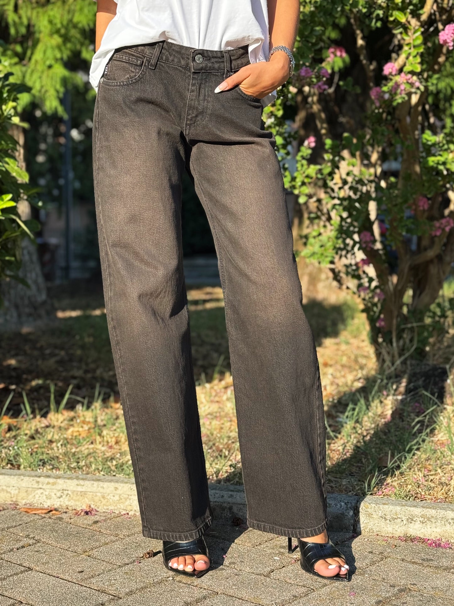 “JEANS MODELLO ZOE” Have one