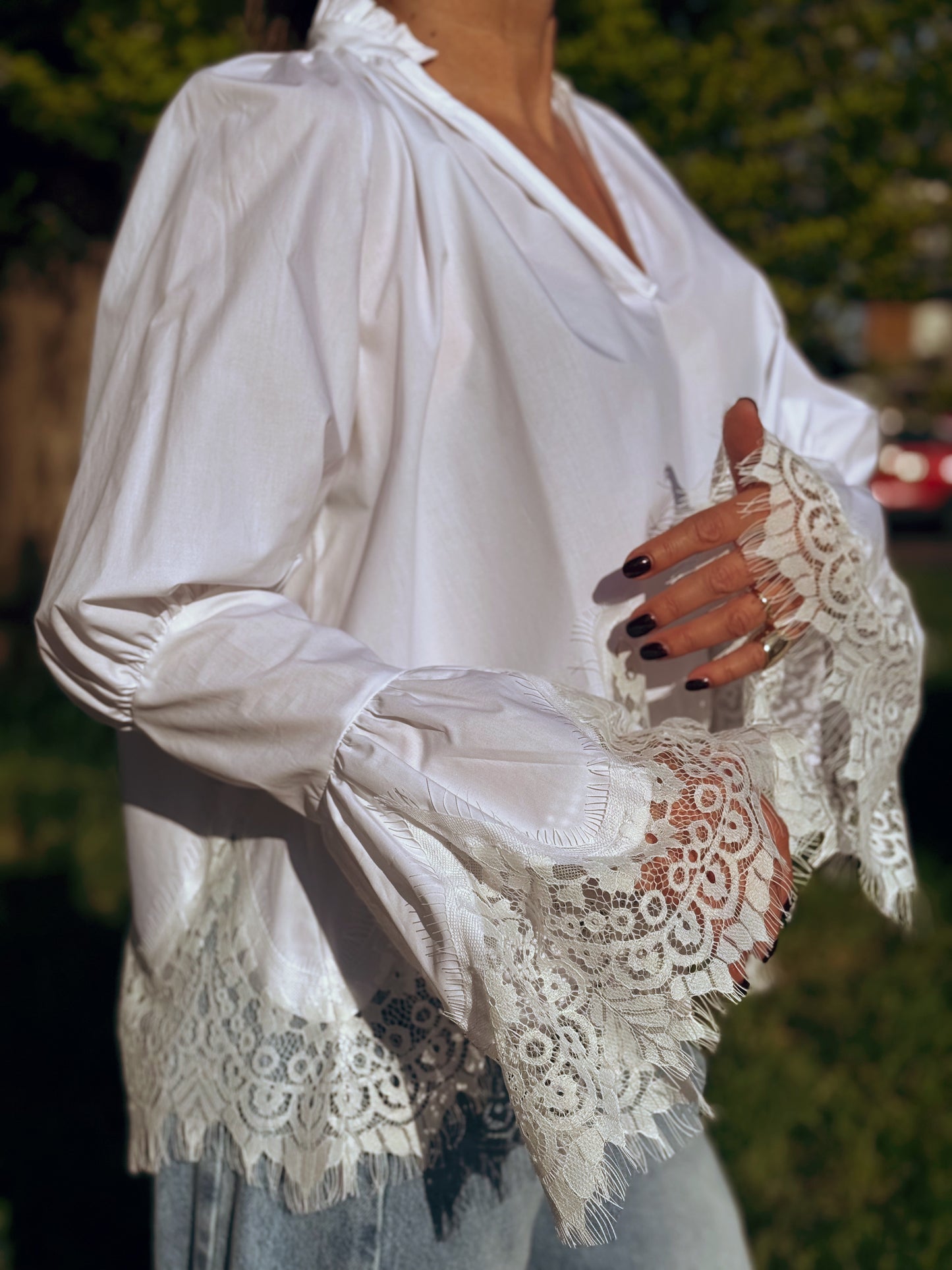 “CAMICIA SCOLLO V CON PIZZO” Have one