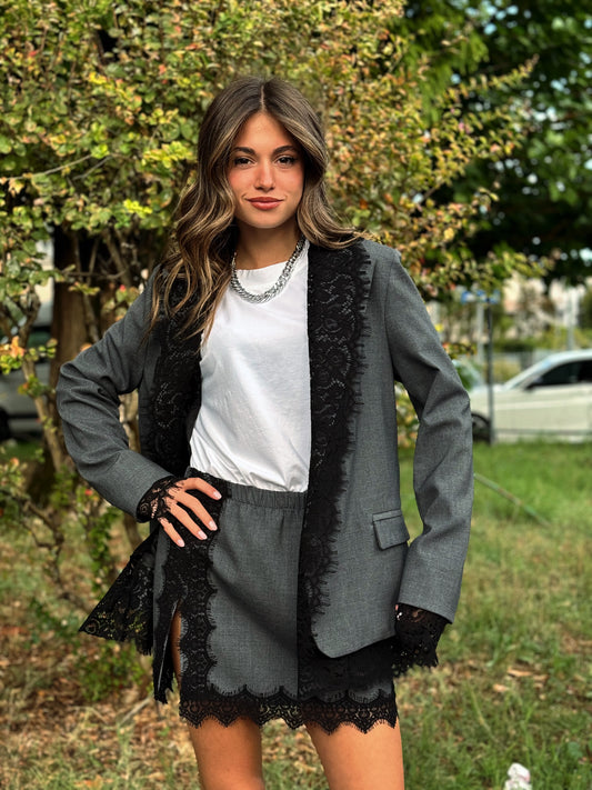 “BLAZER CON PIZZO” Have one