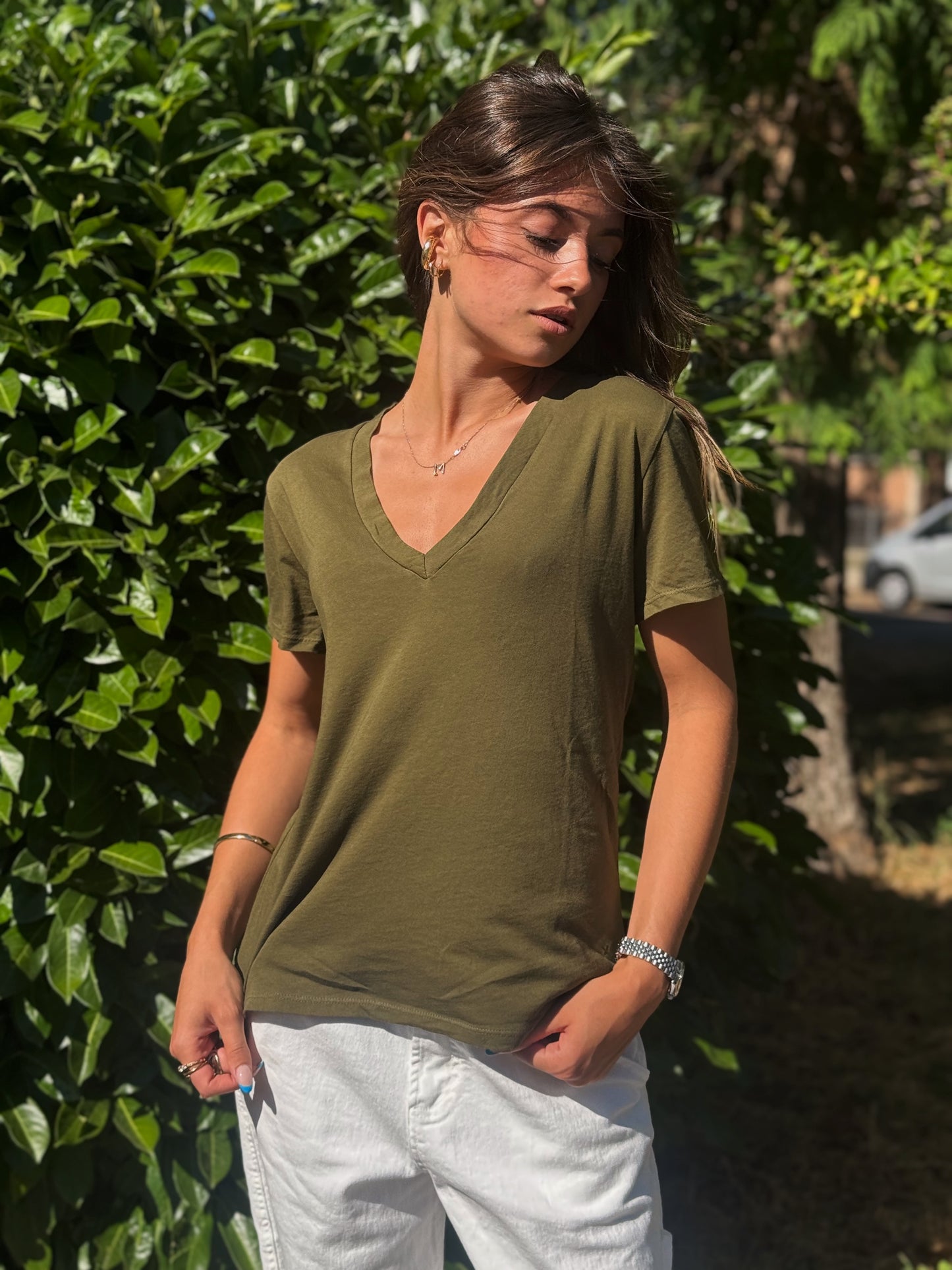 “T-SHIRT SCOLLO A V” Kontatto
