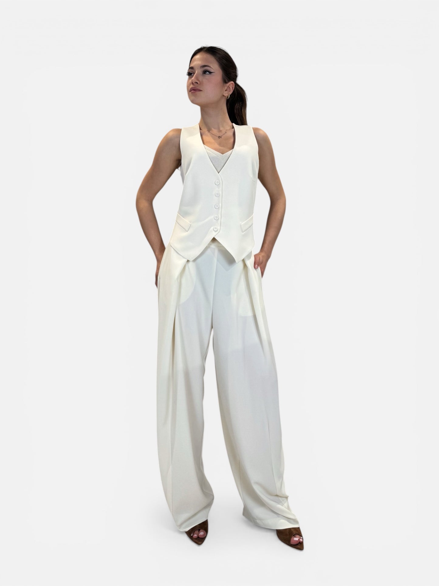 “PANTALONE CON PINCES”