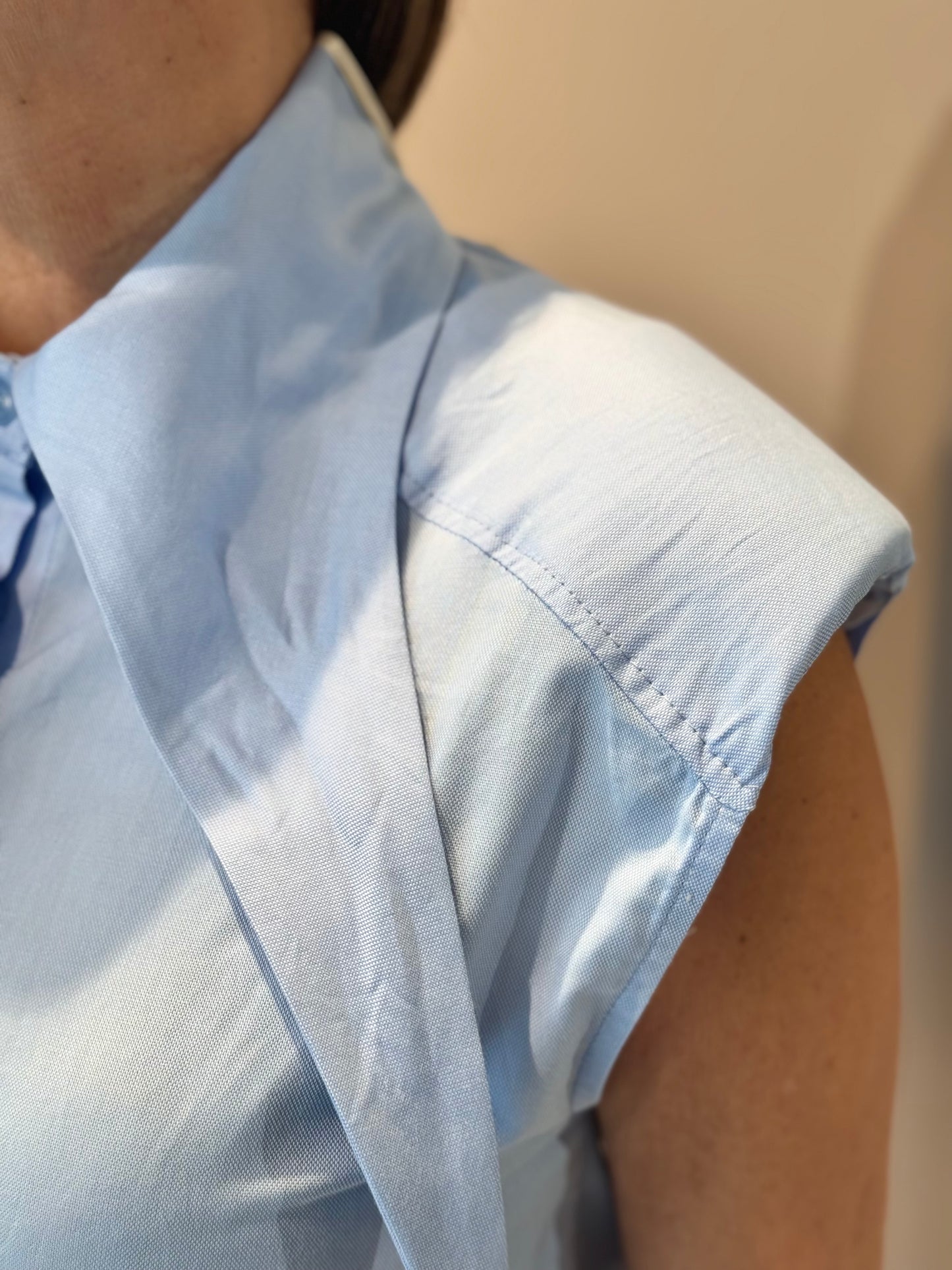 “CAMICIA SMANICATA” Kontatto