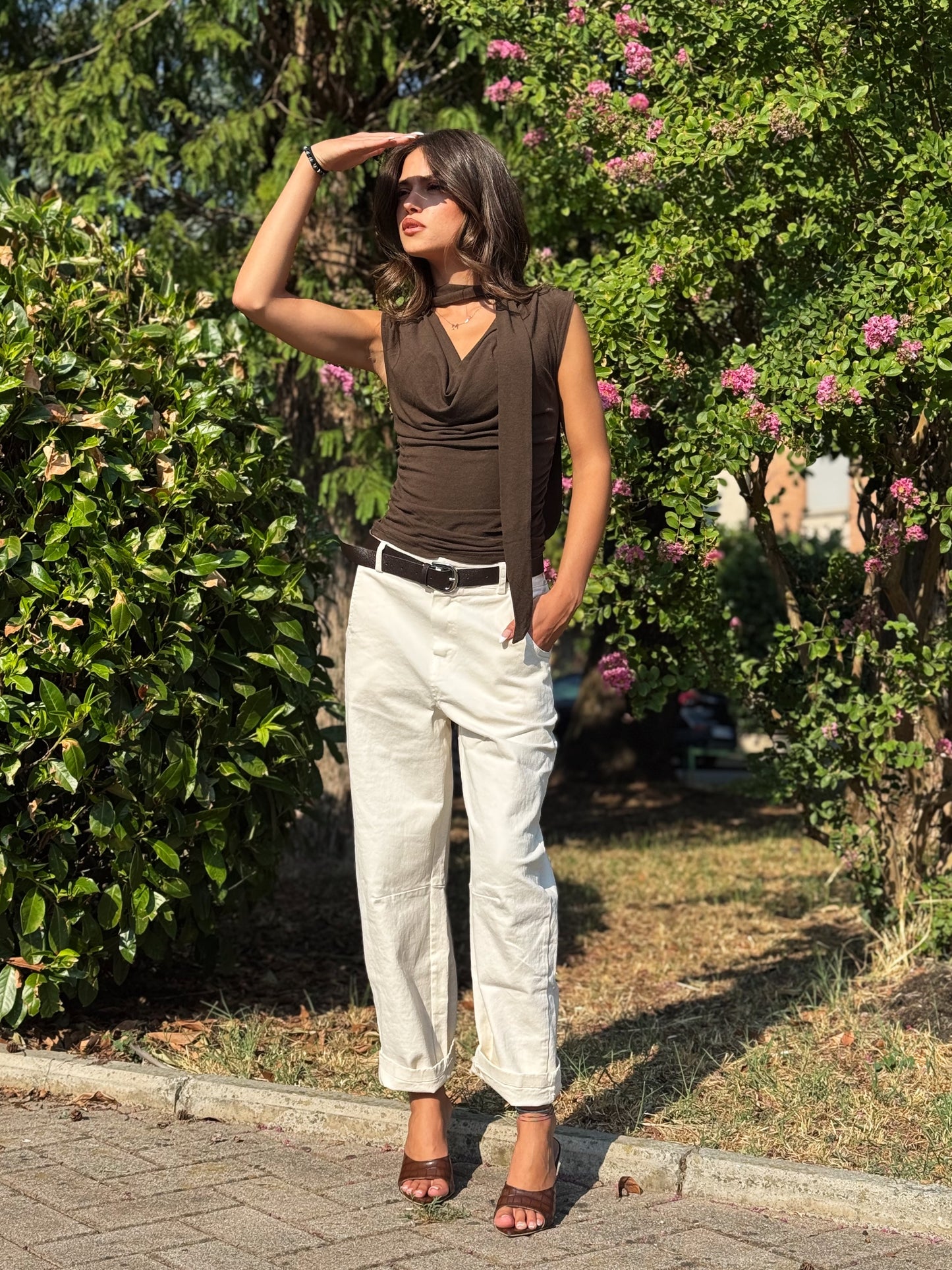“PANTALONE BARREL CON CINTURA” Kontatto