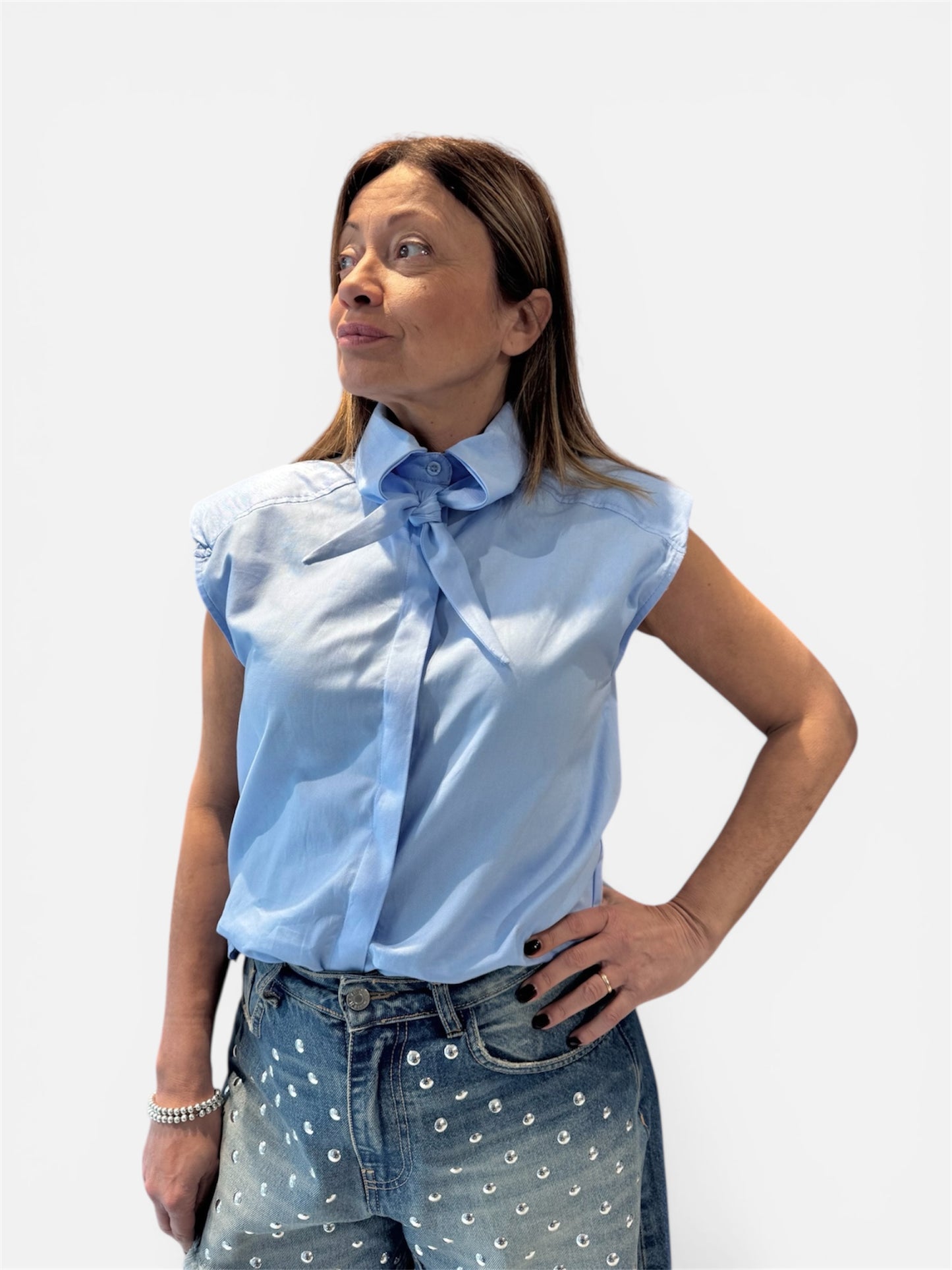 “CAMICIA SMANICATA” Kontatto