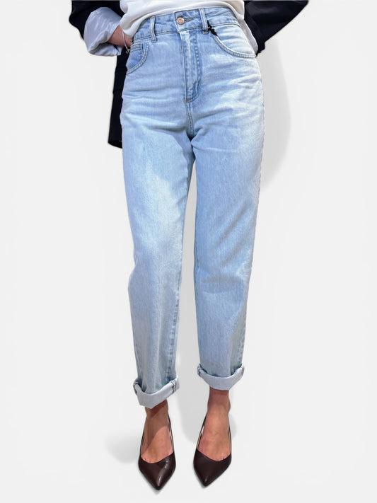 “JEANS LOUIS DENIM CHIARO” Have one