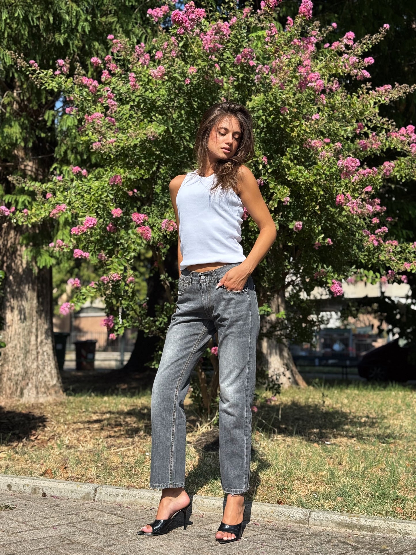 “JEANS MODELLO LILY GREY” Have one