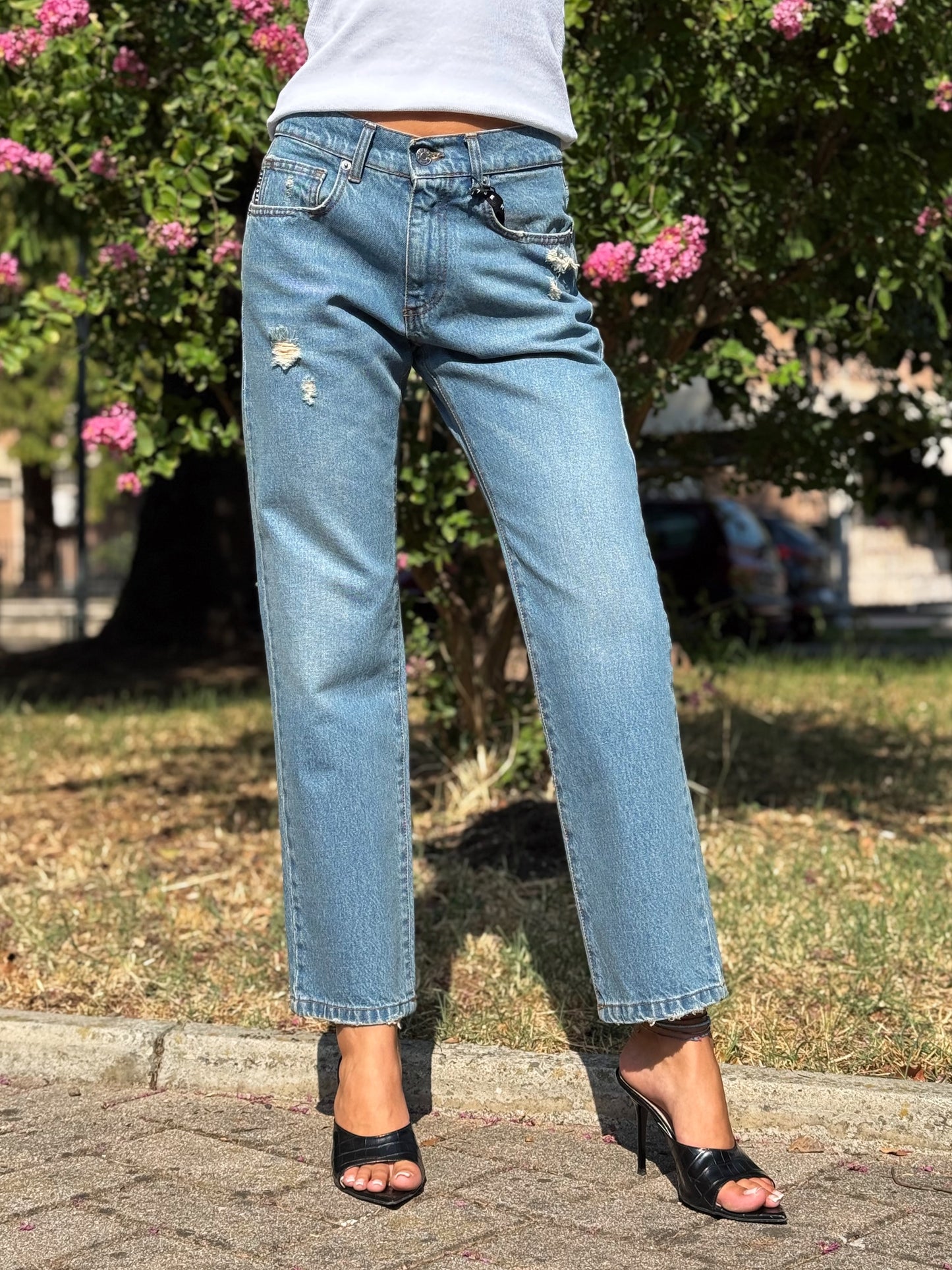 “JEANS MODELLO LILY” Have one