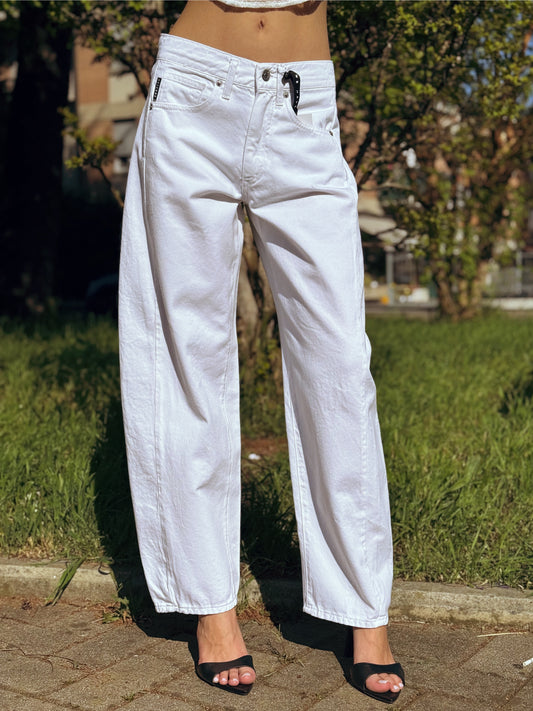 “JEANS LUCY BIANCO” have one