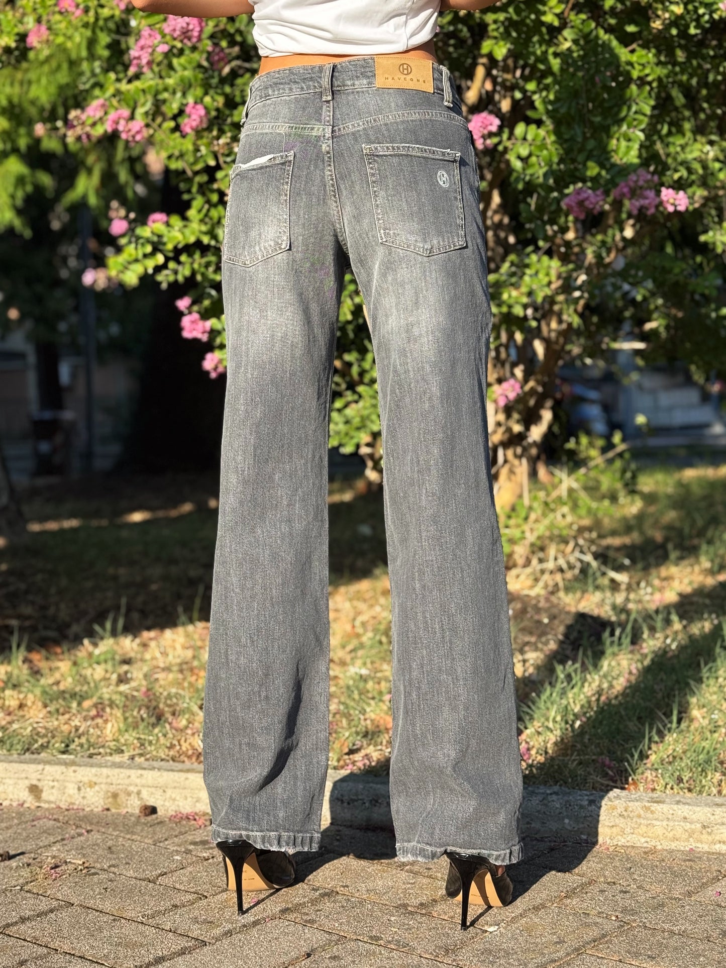 “JEANS MODELLO BENNY GREY” Have one