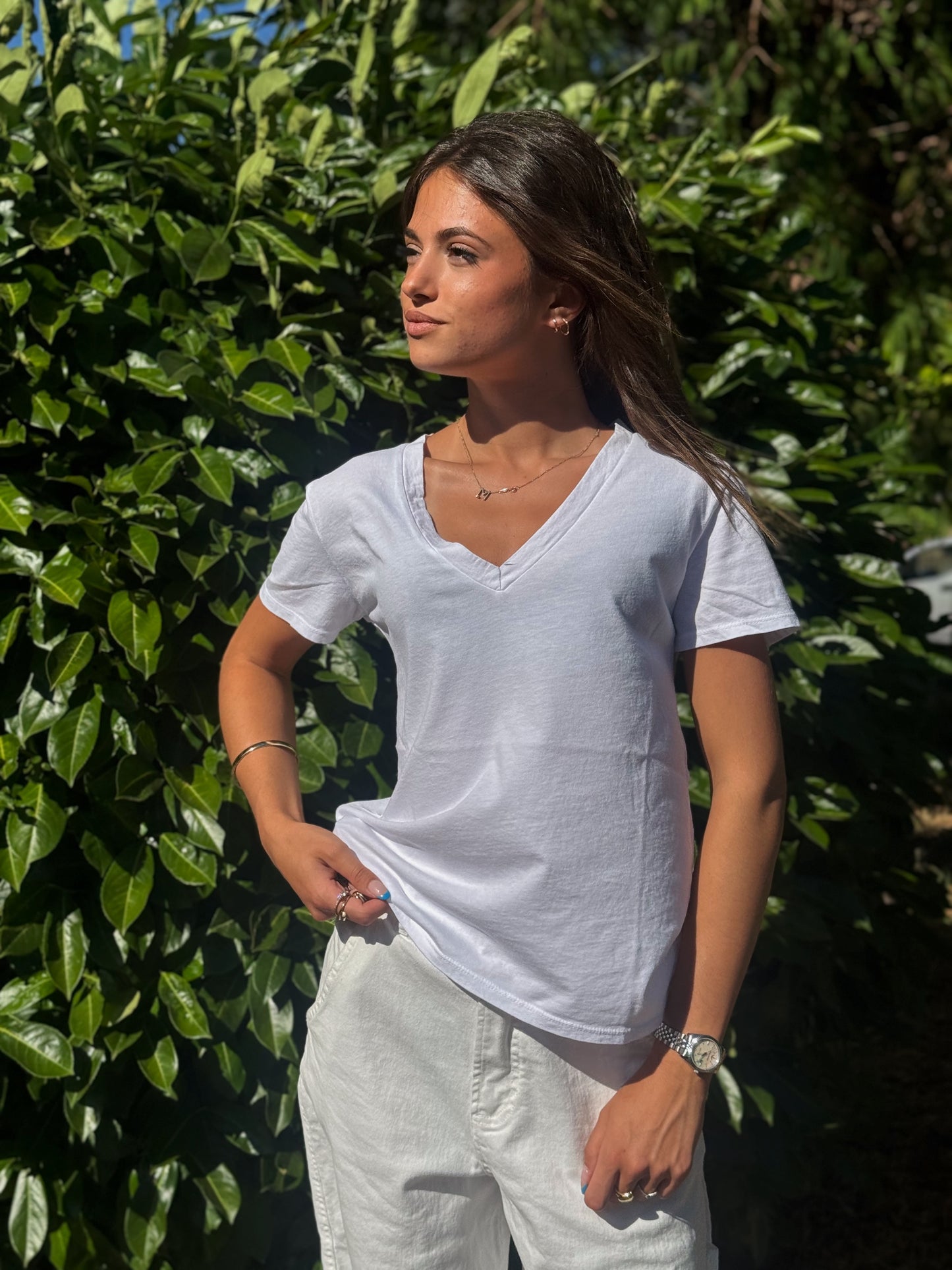 “T-SHIRT SCOLLO A V” Kontatto